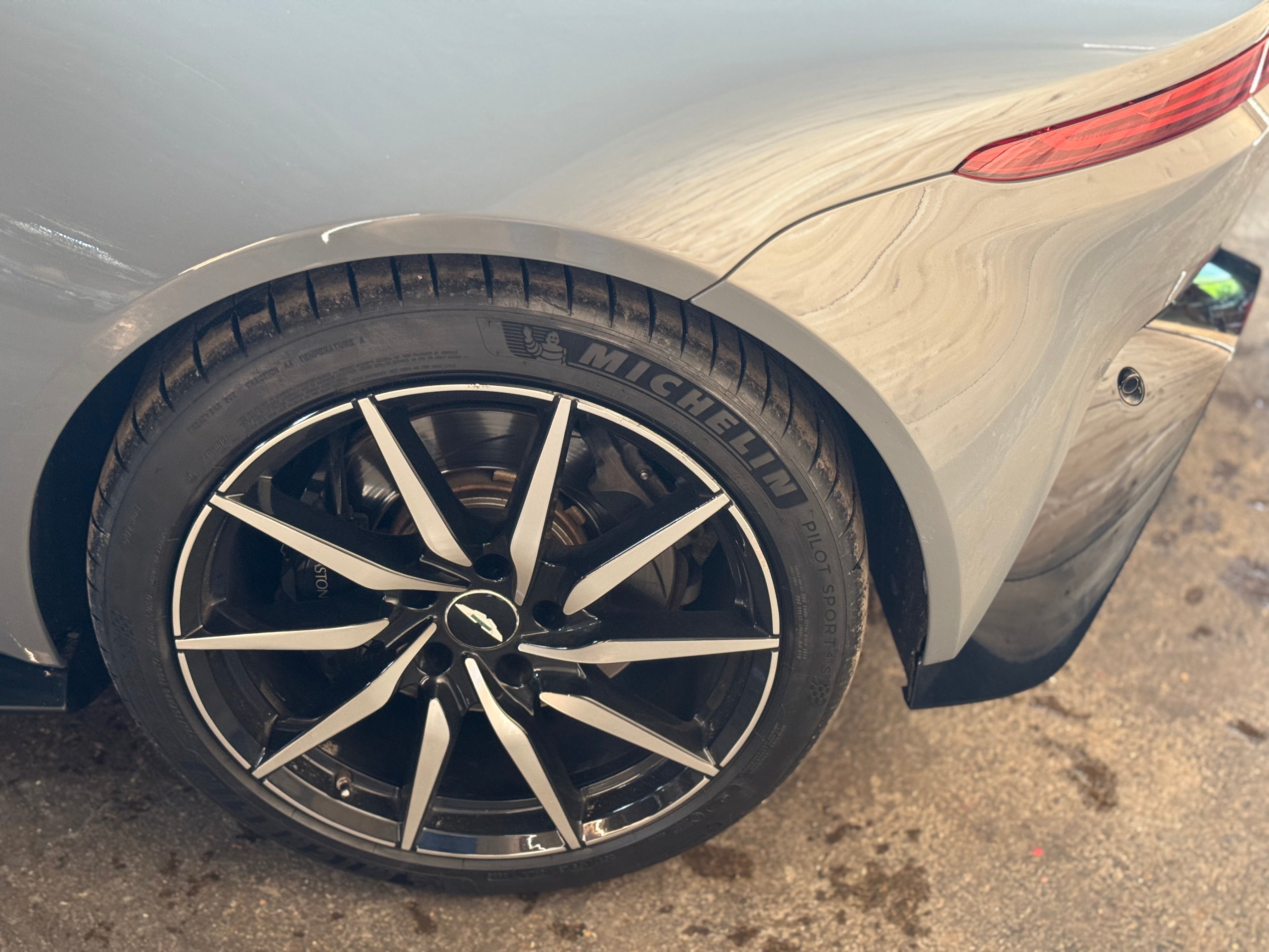 Aston Martin Vantage Coupe