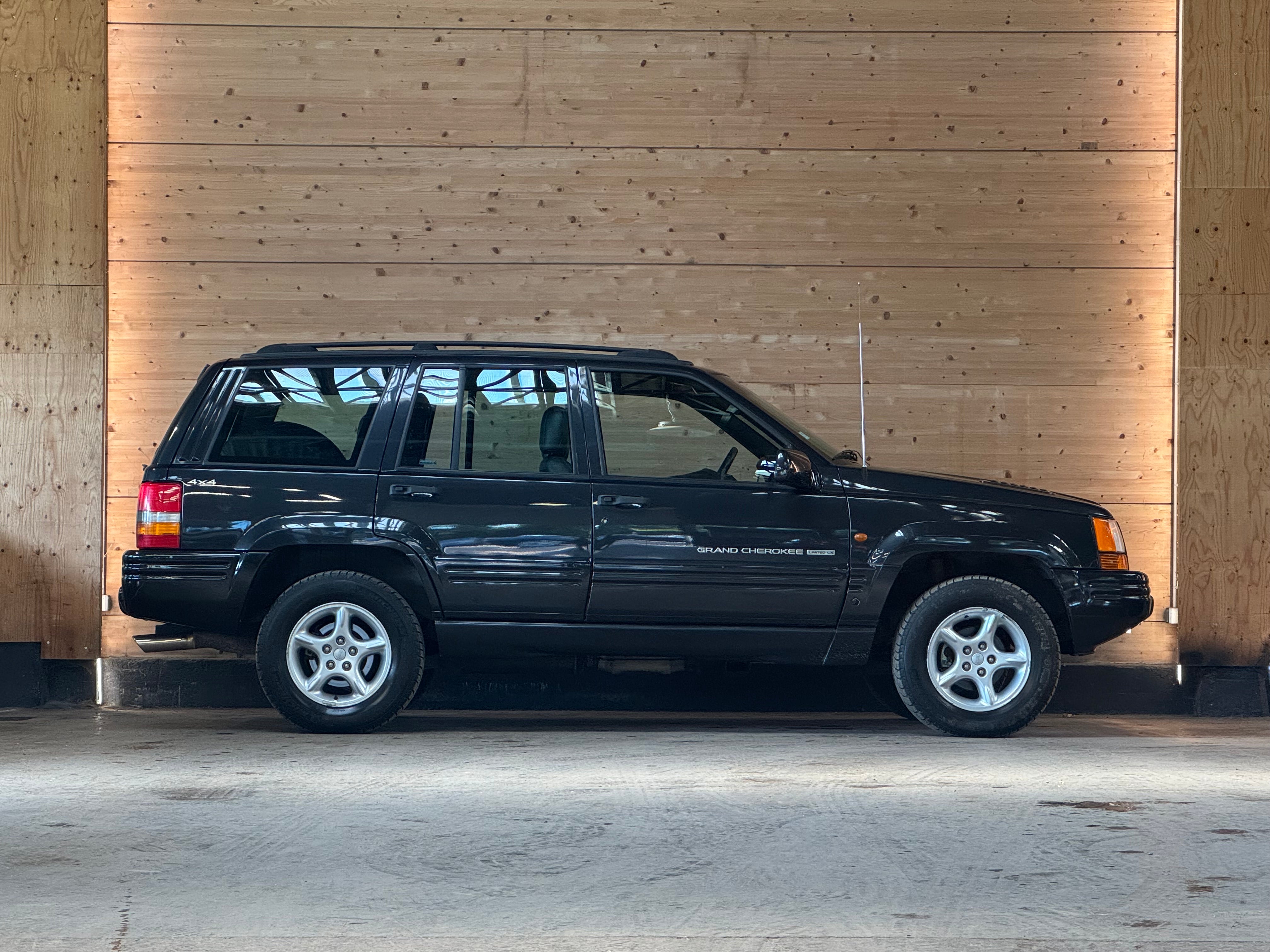 Jeep Grand Cherokee Limited LX 5.9