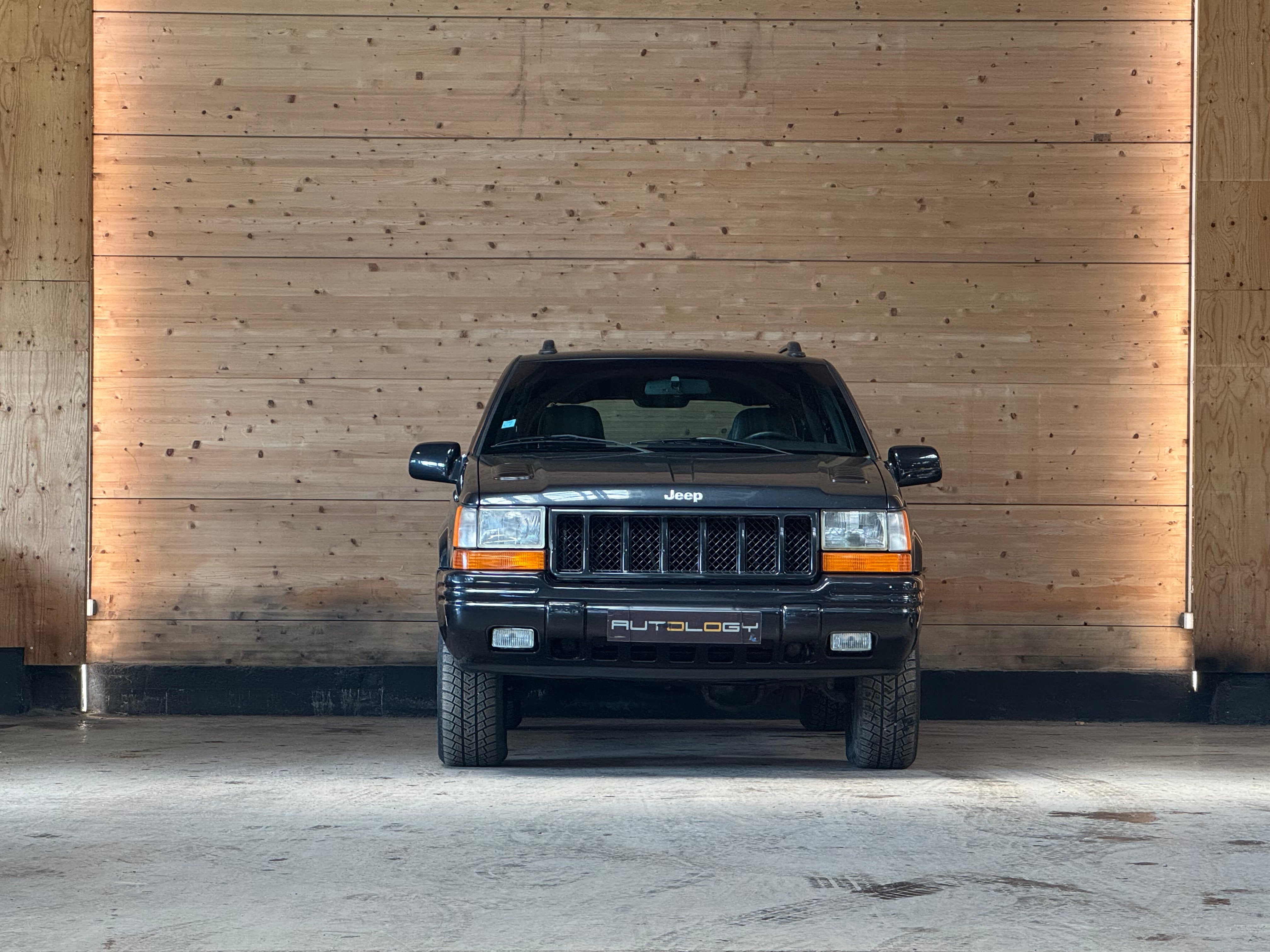Jeep Grand Cherokee Limited LX 5.9
