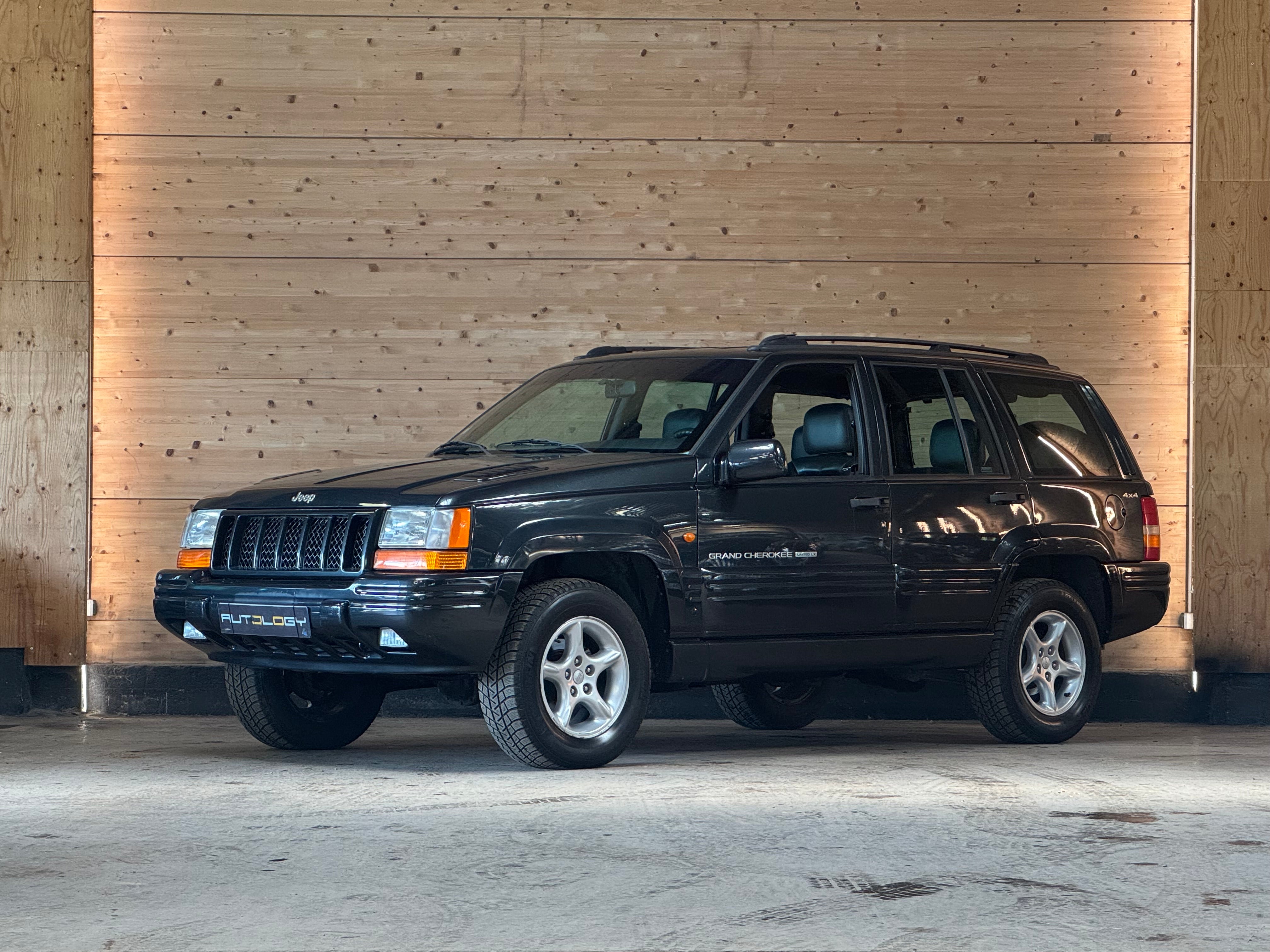 Jeep Grand Cherokee Limited LX 5.9