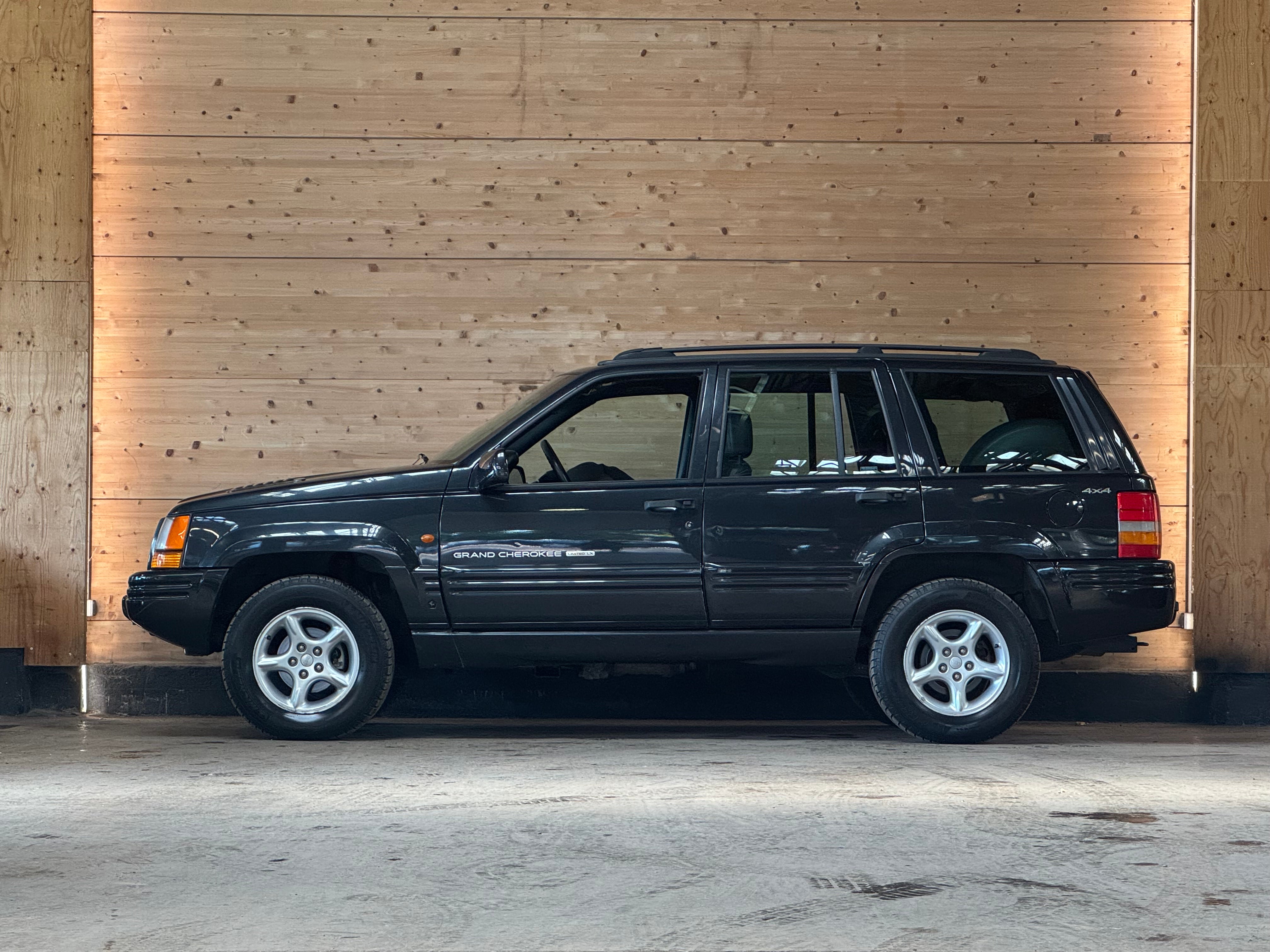 Jeep Grand Cherokee Limited LX 5.9