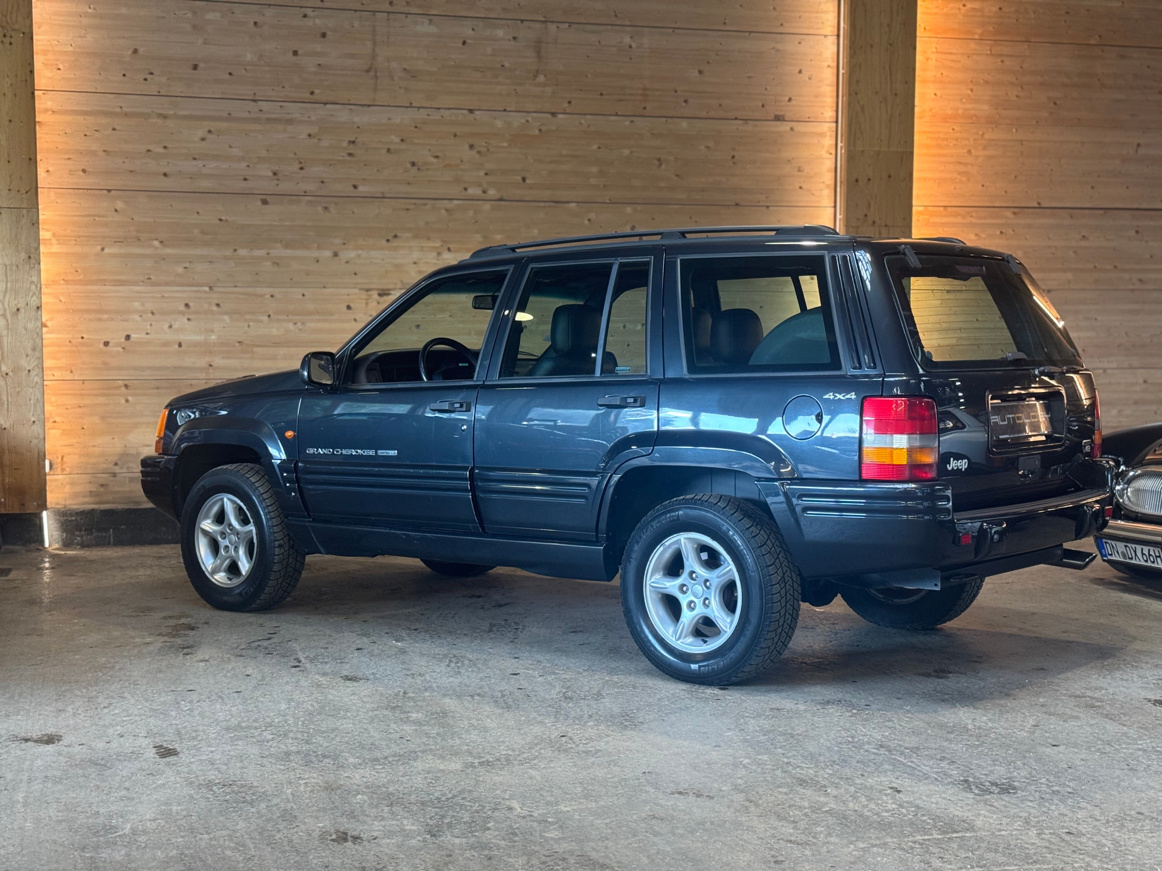 Jeep Grand Cherokee Limited LX 5.9
