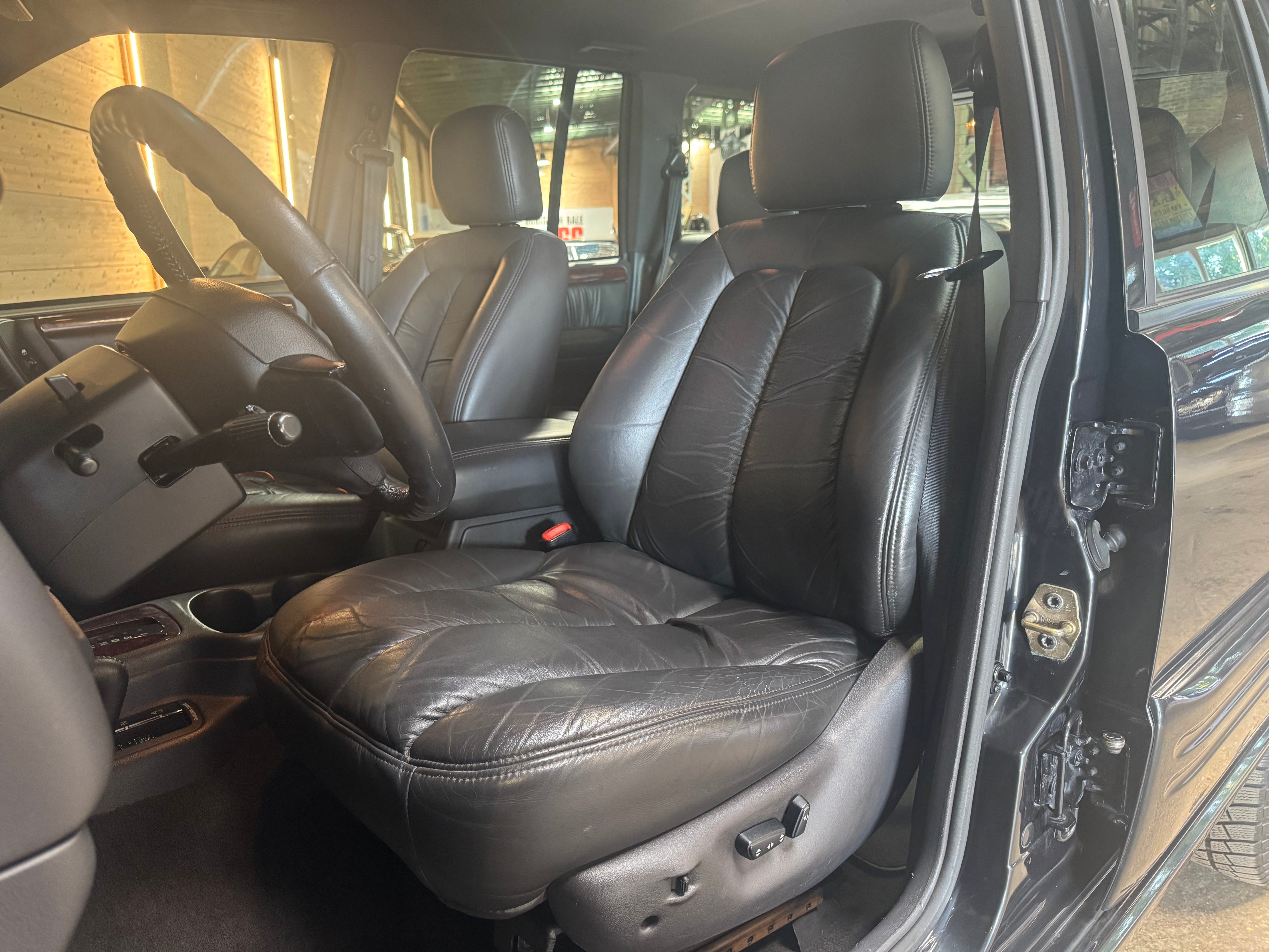 Jeep Grand Cherokee Limited LX 5.9