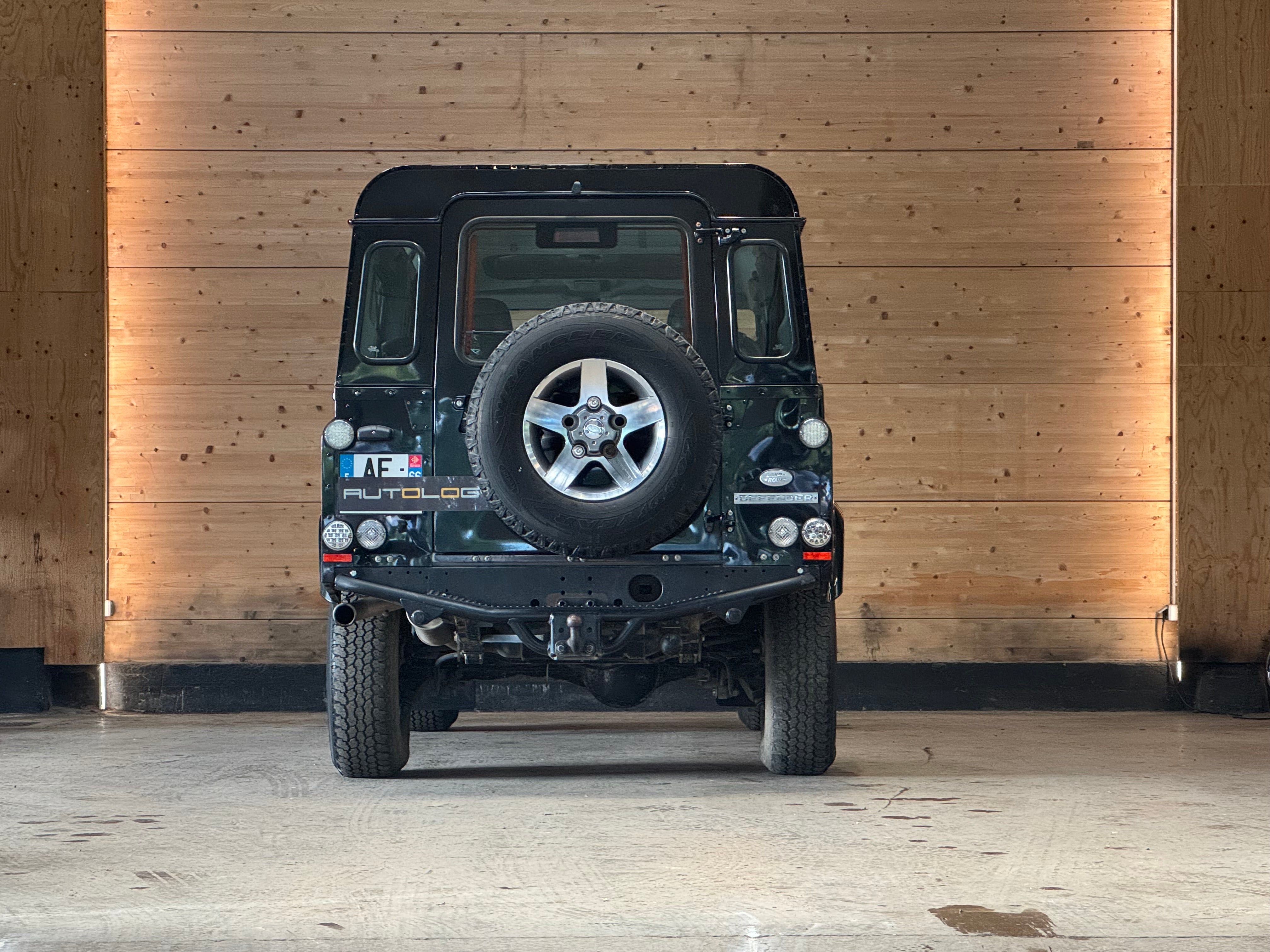 Land Rover Defender 110 Td4 SVX "60th Anniversary" 7 places