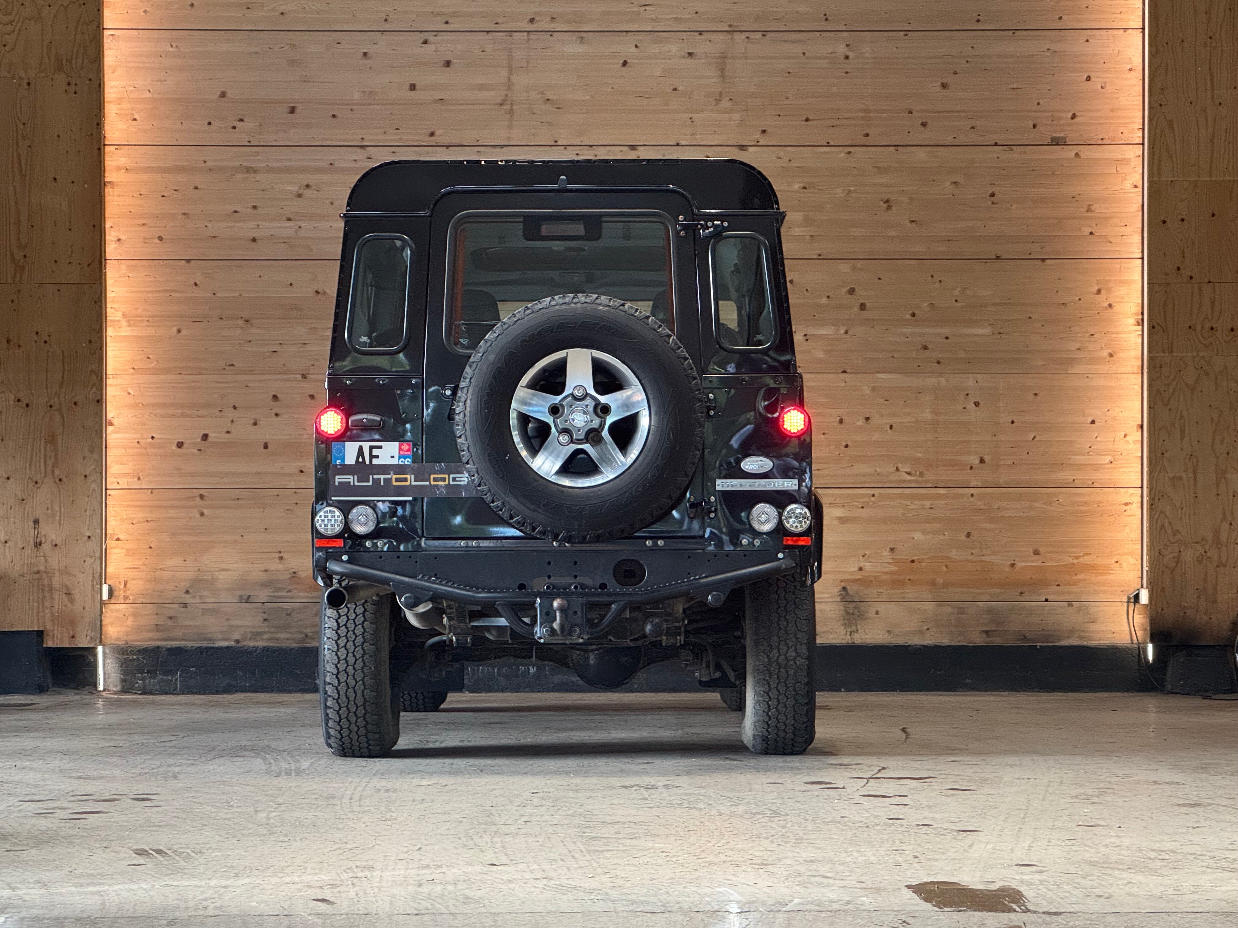 Land Rover Defender 110 Td4 SVX "60th Anniversary" 7 places