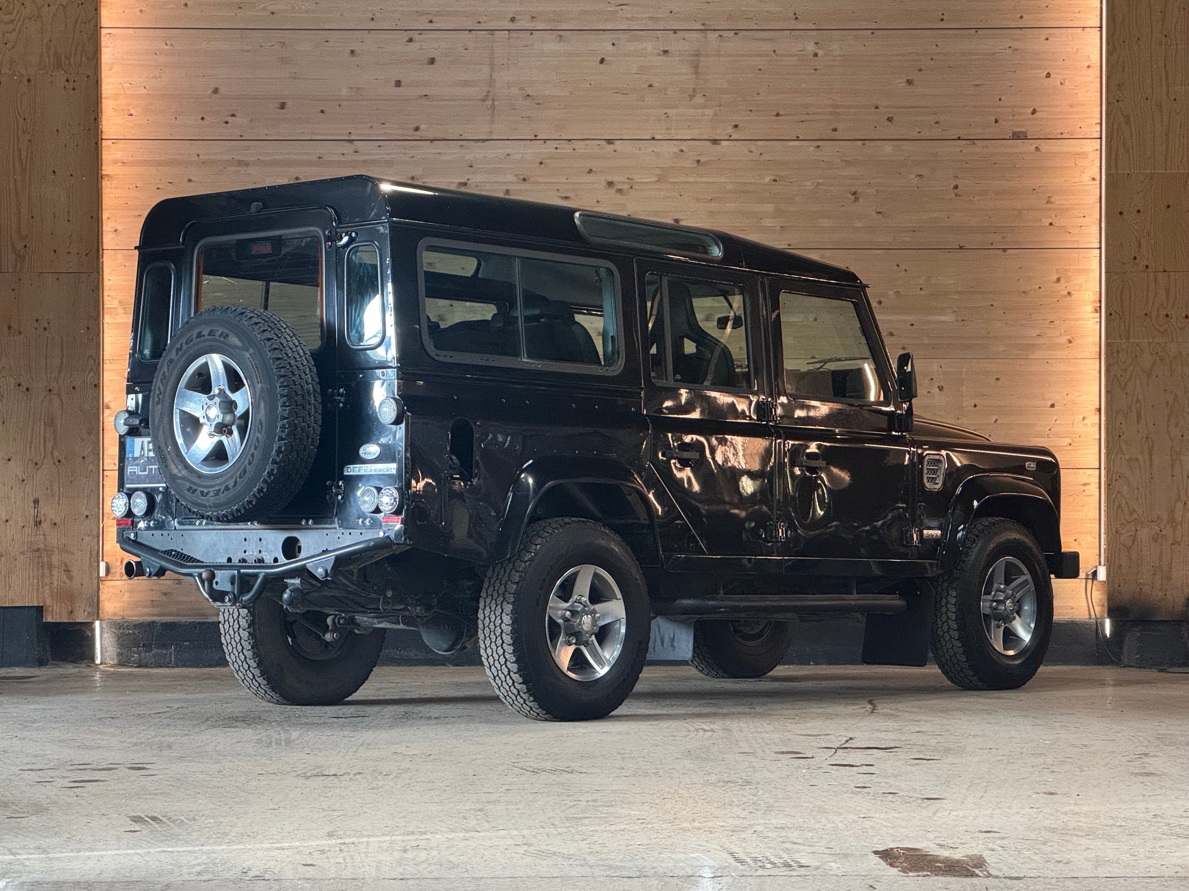 Land Rover Defender 110 Td4 SVX "60th Anniversary" 7 places