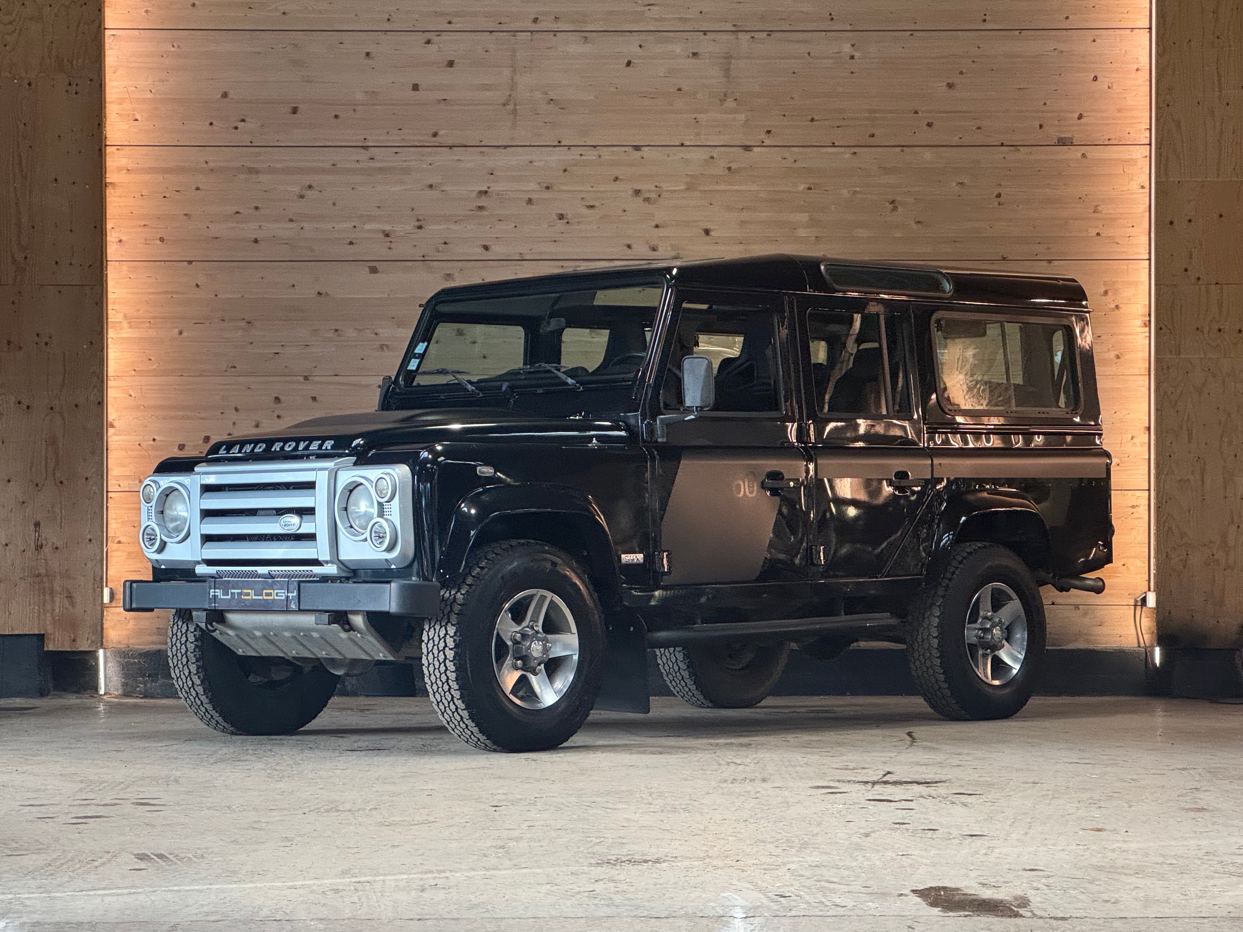 Land Rover Defender 110 Td4 SVX "60th Anniversary" 7 places