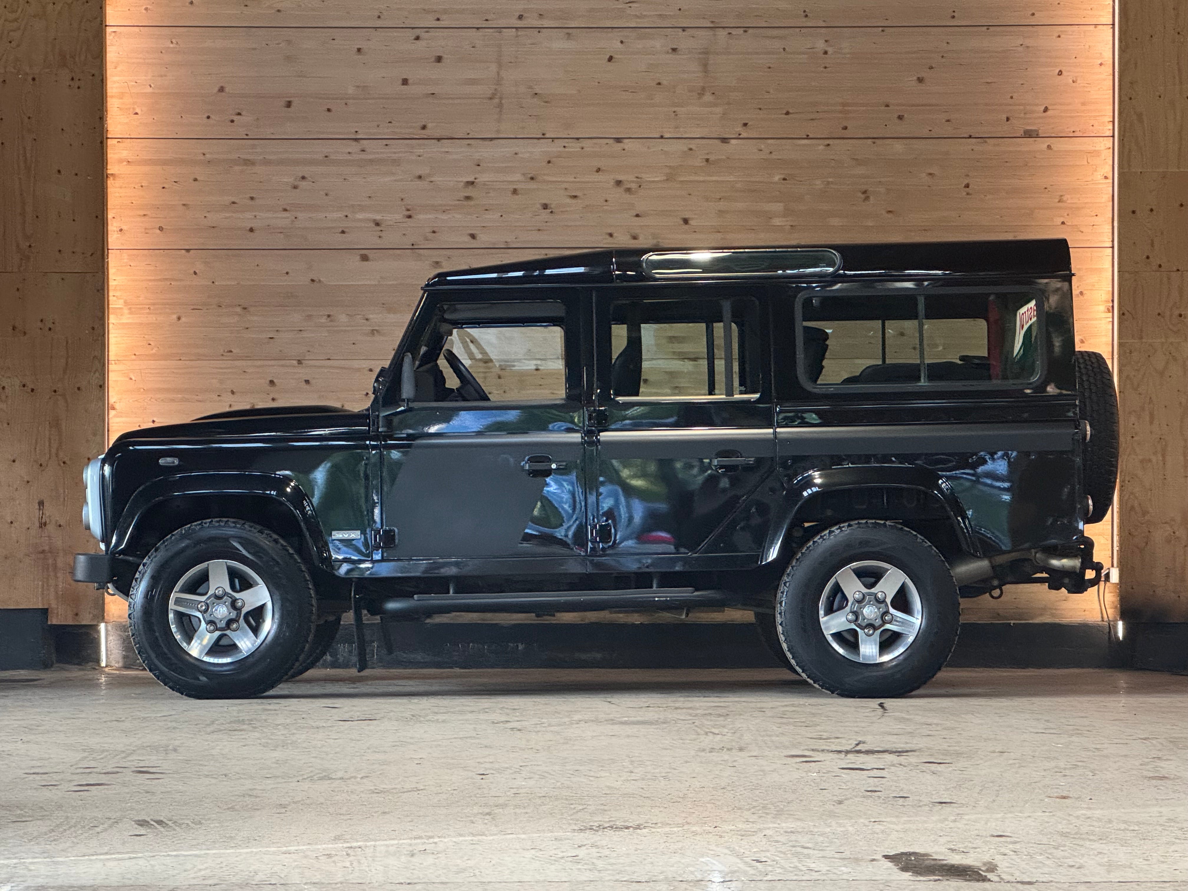 Land Rover Defender 110 Td4 SVX "60th Anniversary" 7 places