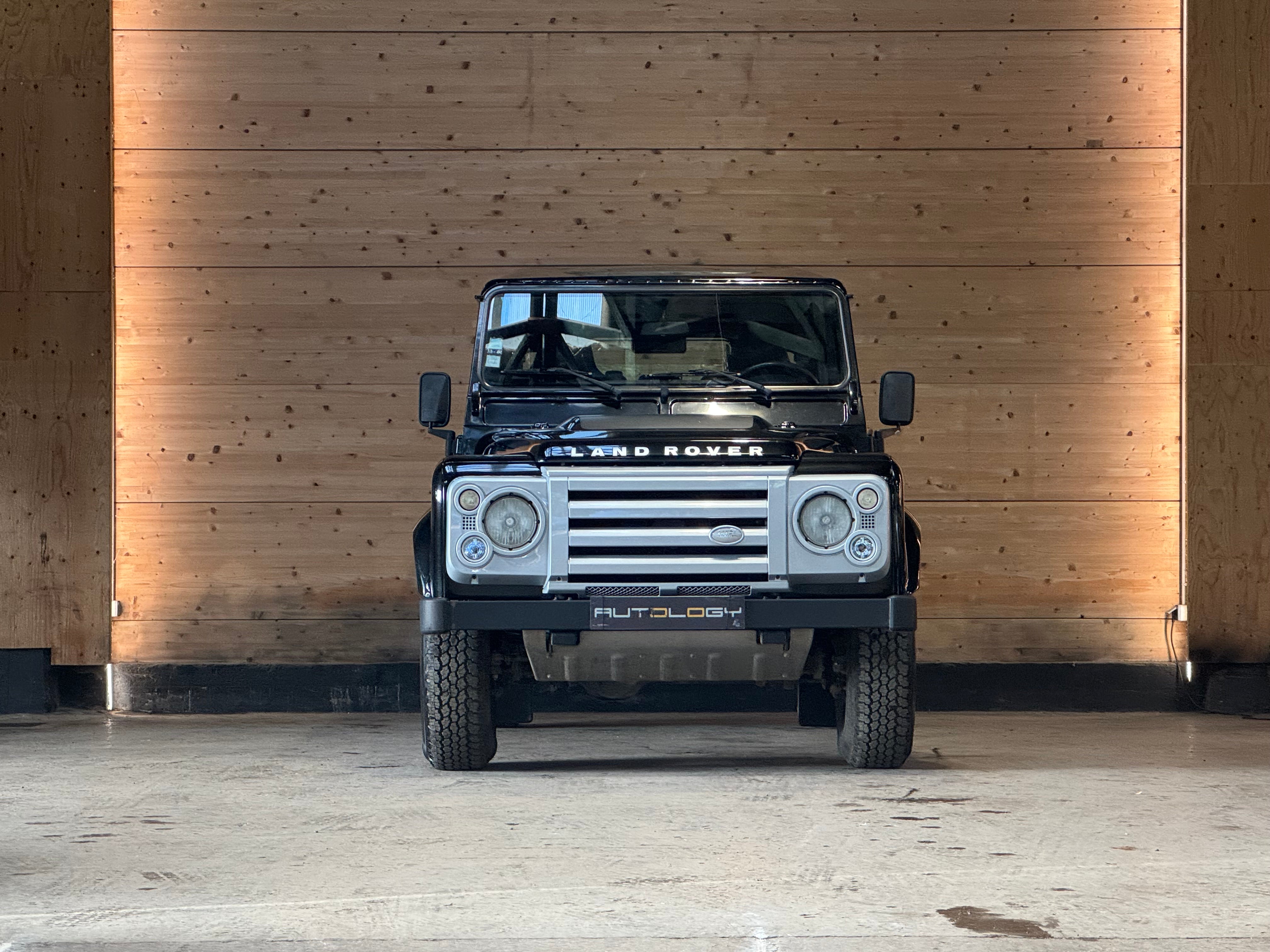 Land Rover Defender 110 Td4 SVX "60th Anniversary" 7 places