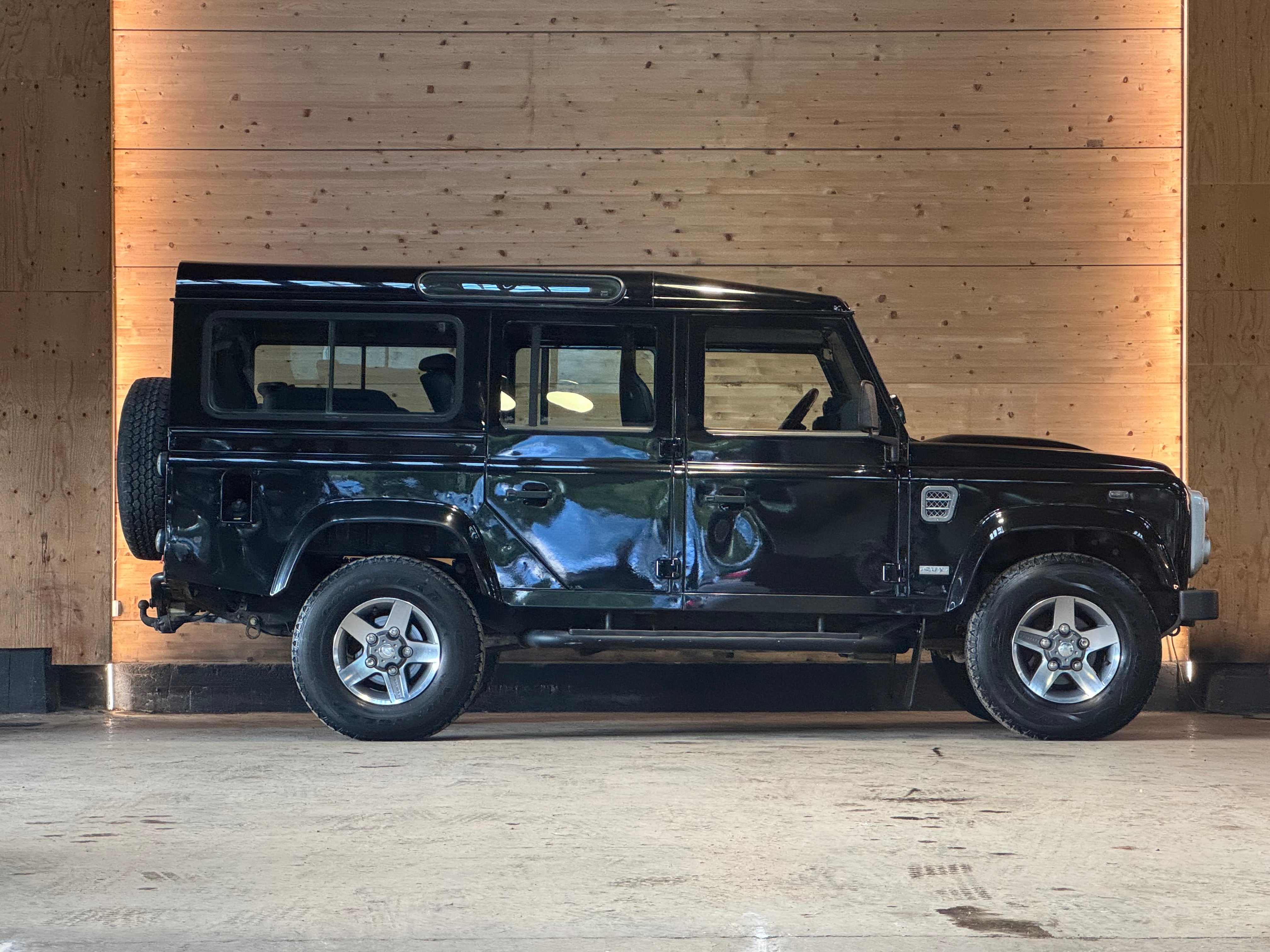 Land Rover Defender 110 Td4 SVX "60th Anniversary" 7 places