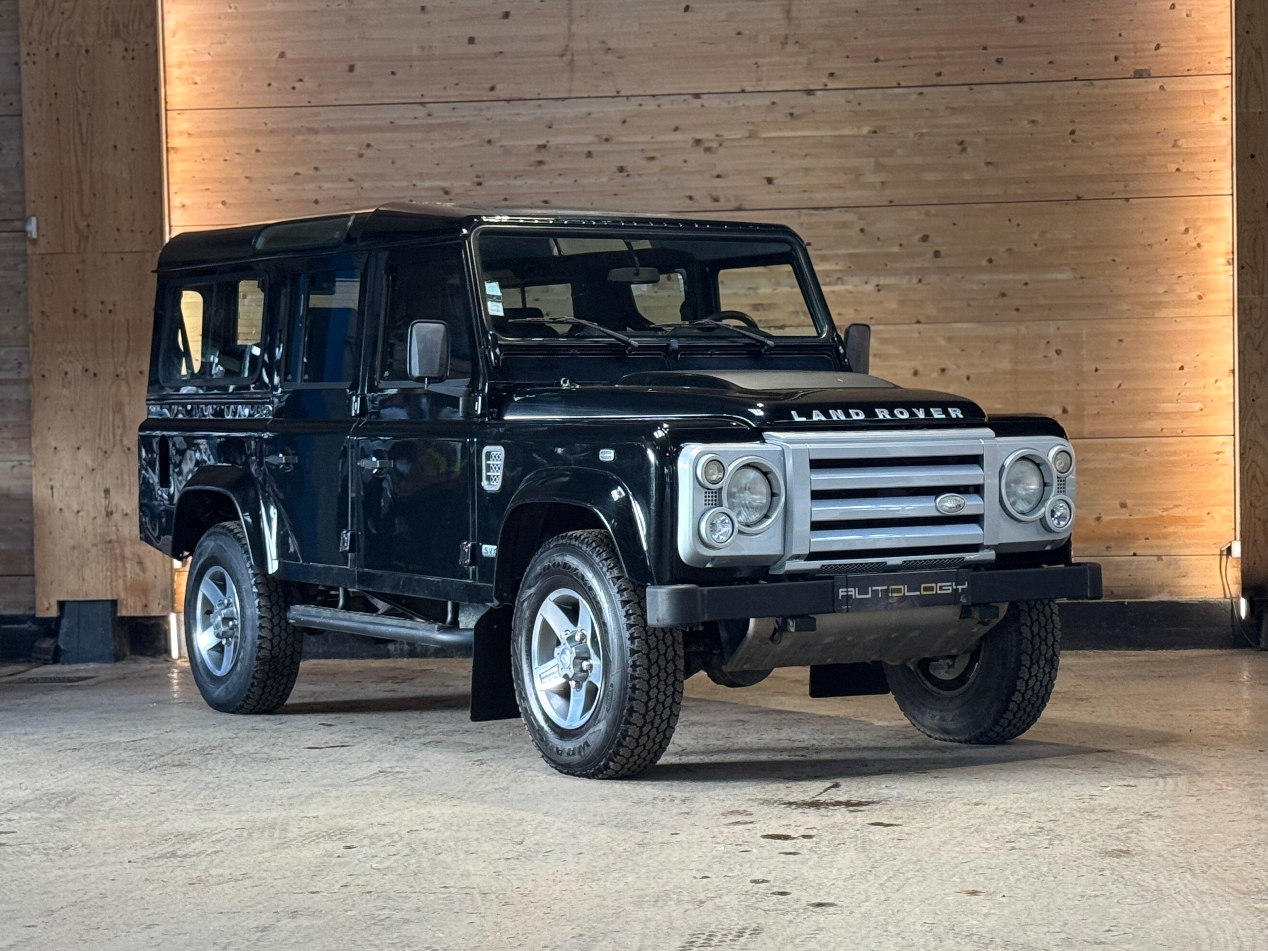 Land Rover Defender 110 Td4 SVX "60th Anniversary" 7 places