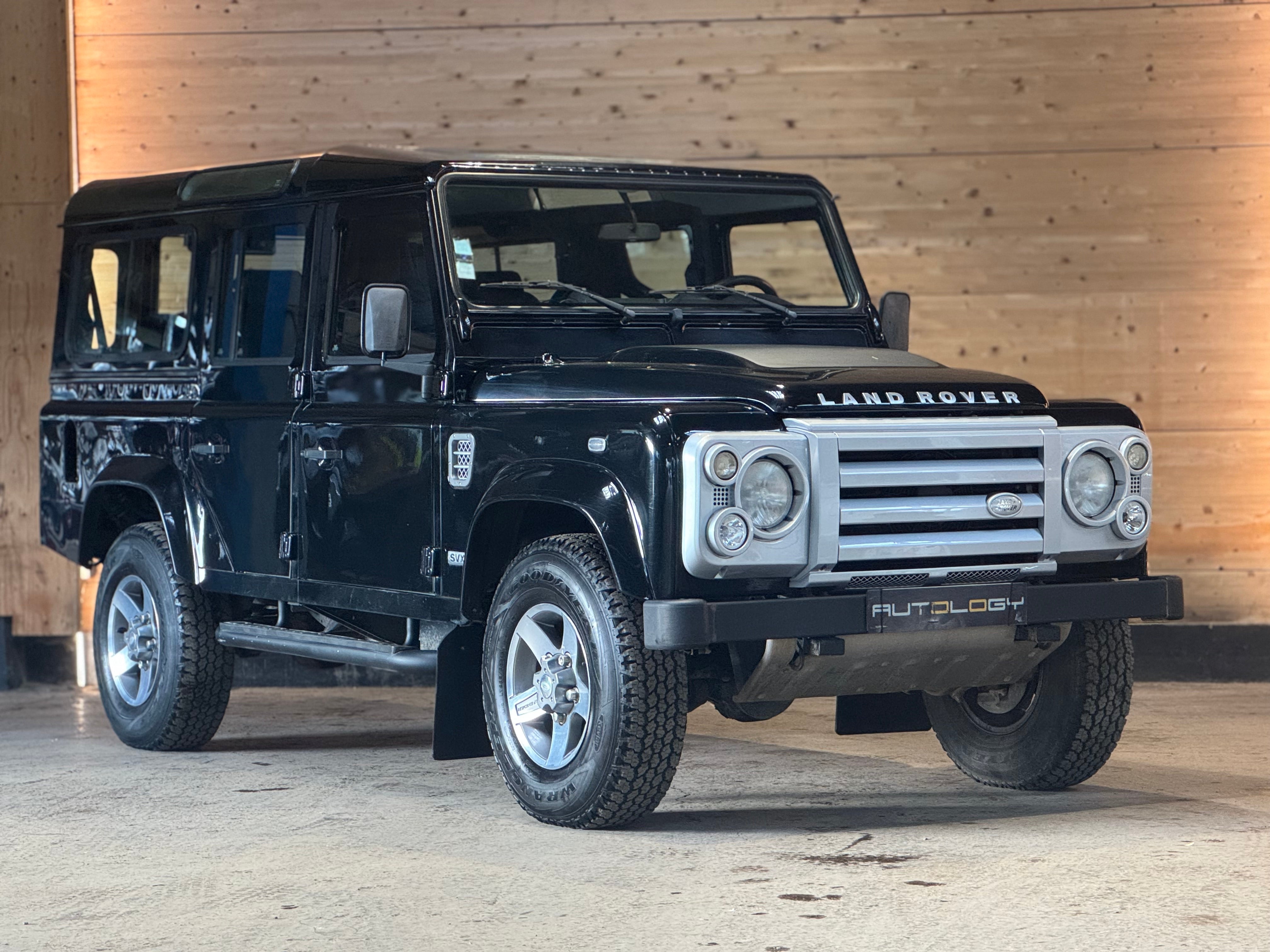 Land Rover Defender 110 Td4 SVX "60th Anniversary" 7 places