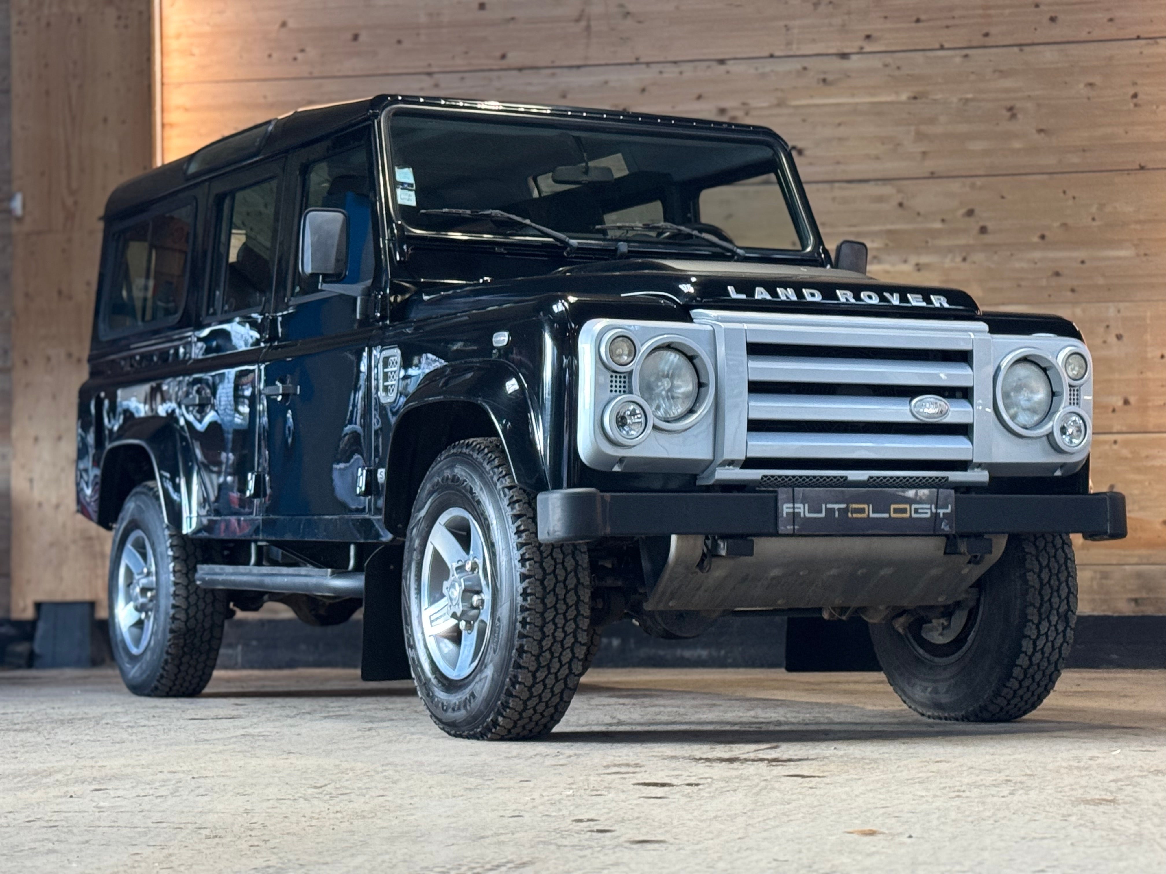 Land Rover Defender 110 Td4 SVX "60th Anniversary" 7 places
