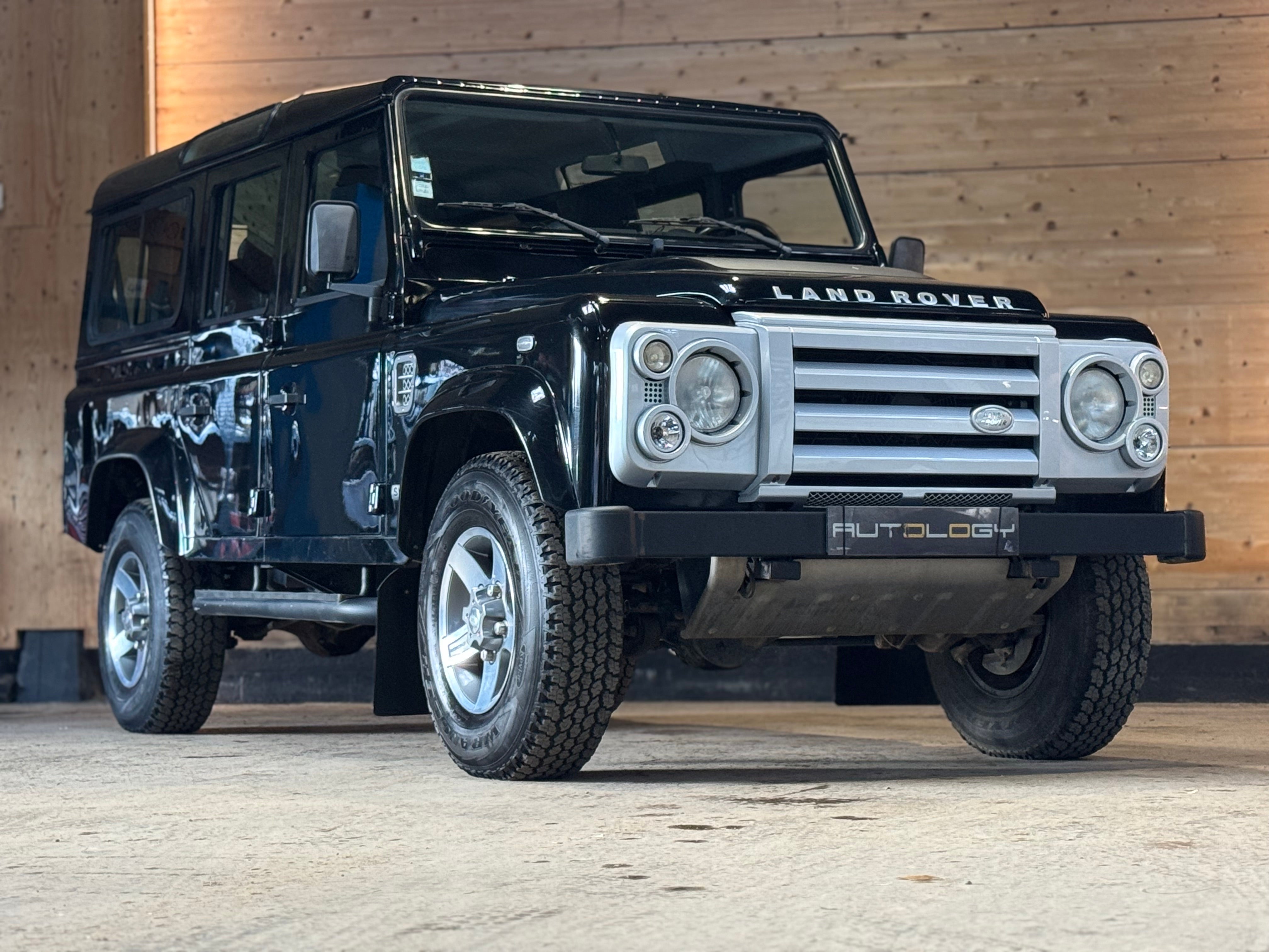 Land Rover Defender 110 Td4 SVX "60th Anniversary" 7 places