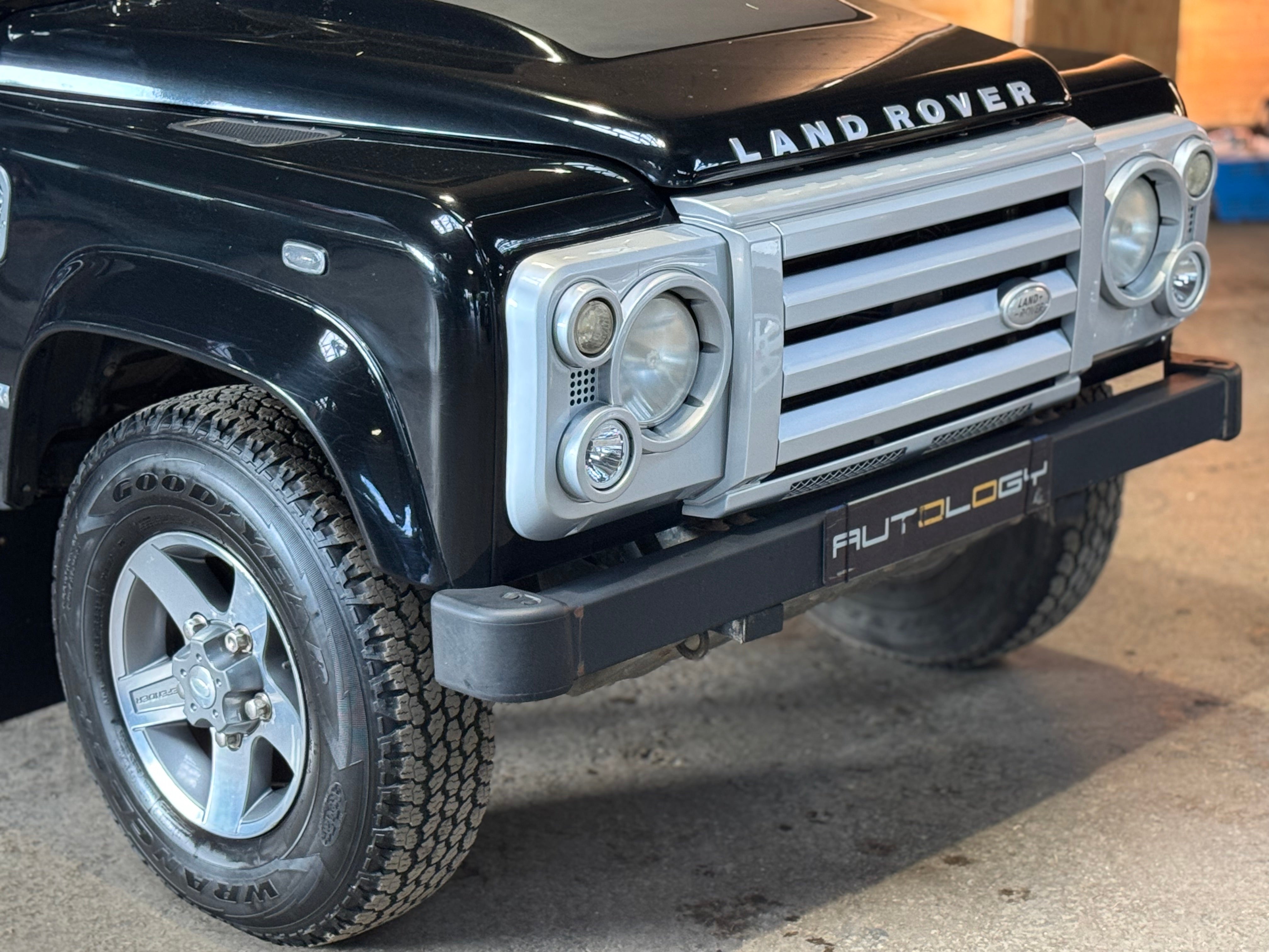 Land Rover Defender 110 Td4 SVX "60th Anniversary" 7 places