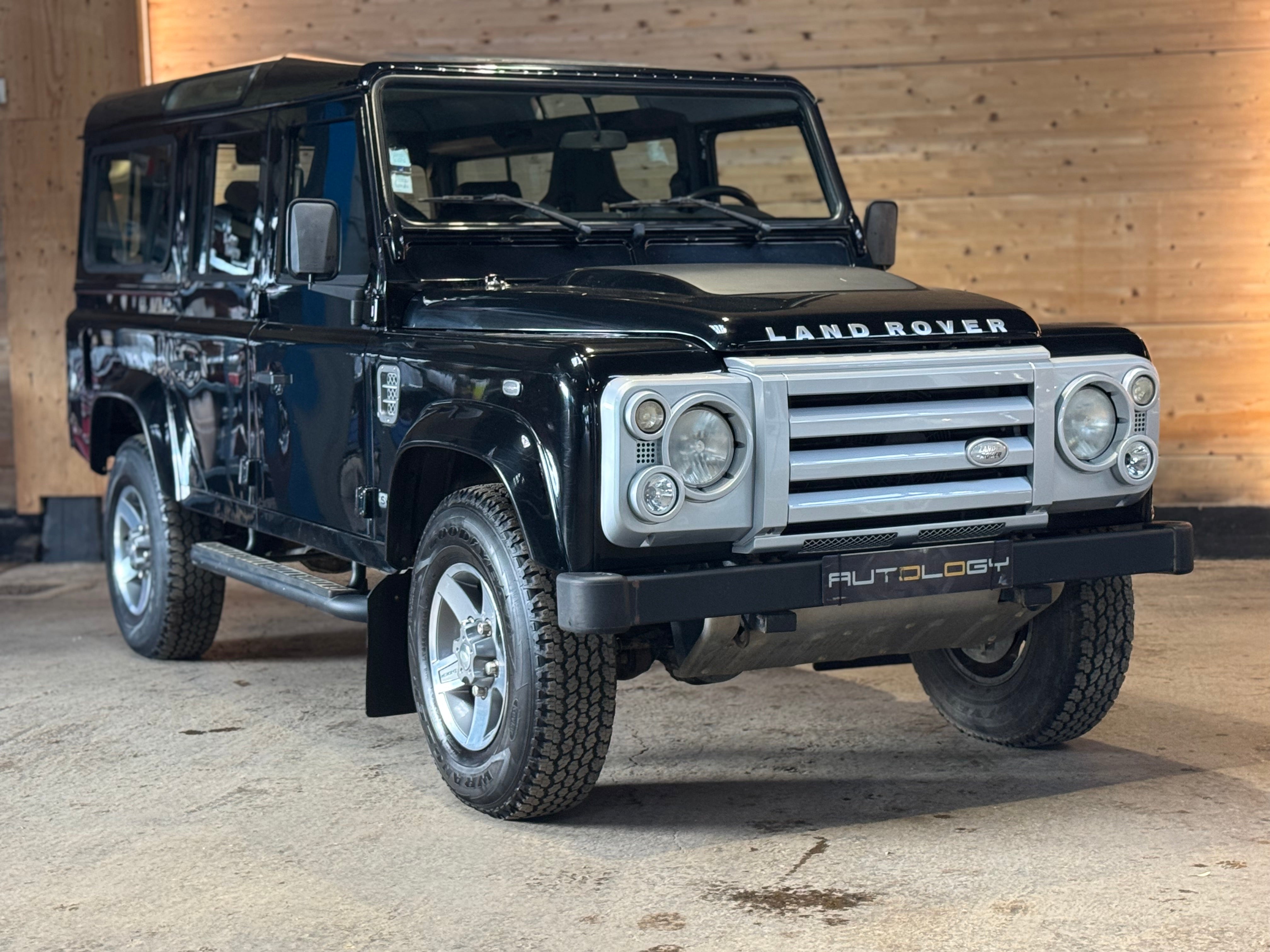 Land Rover Defender 110 Td4 SVX "60th Anniversary" 7 places