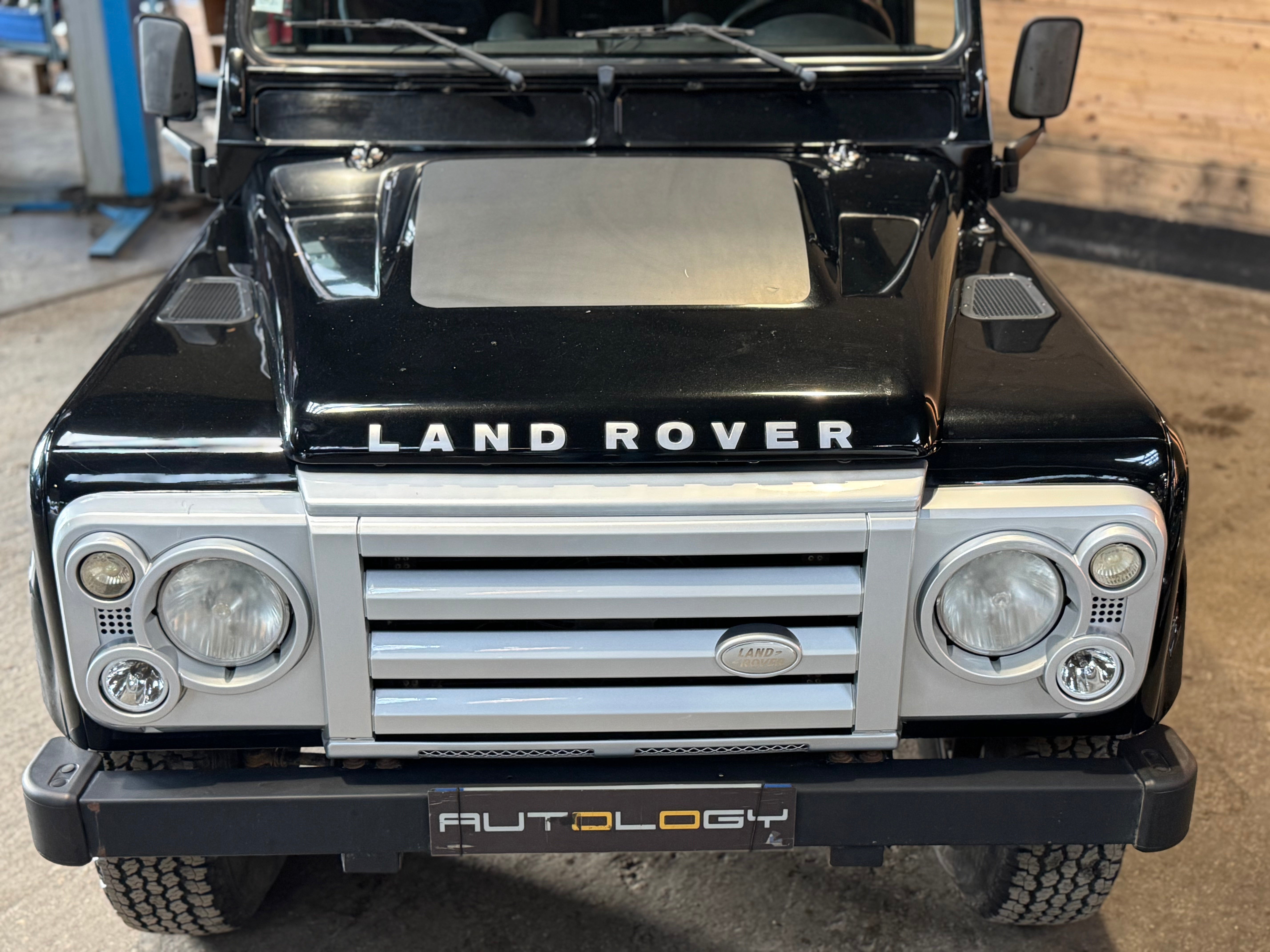 Land Rover Defender 110 Td4 SVX "60th Anniversary" 7 places
