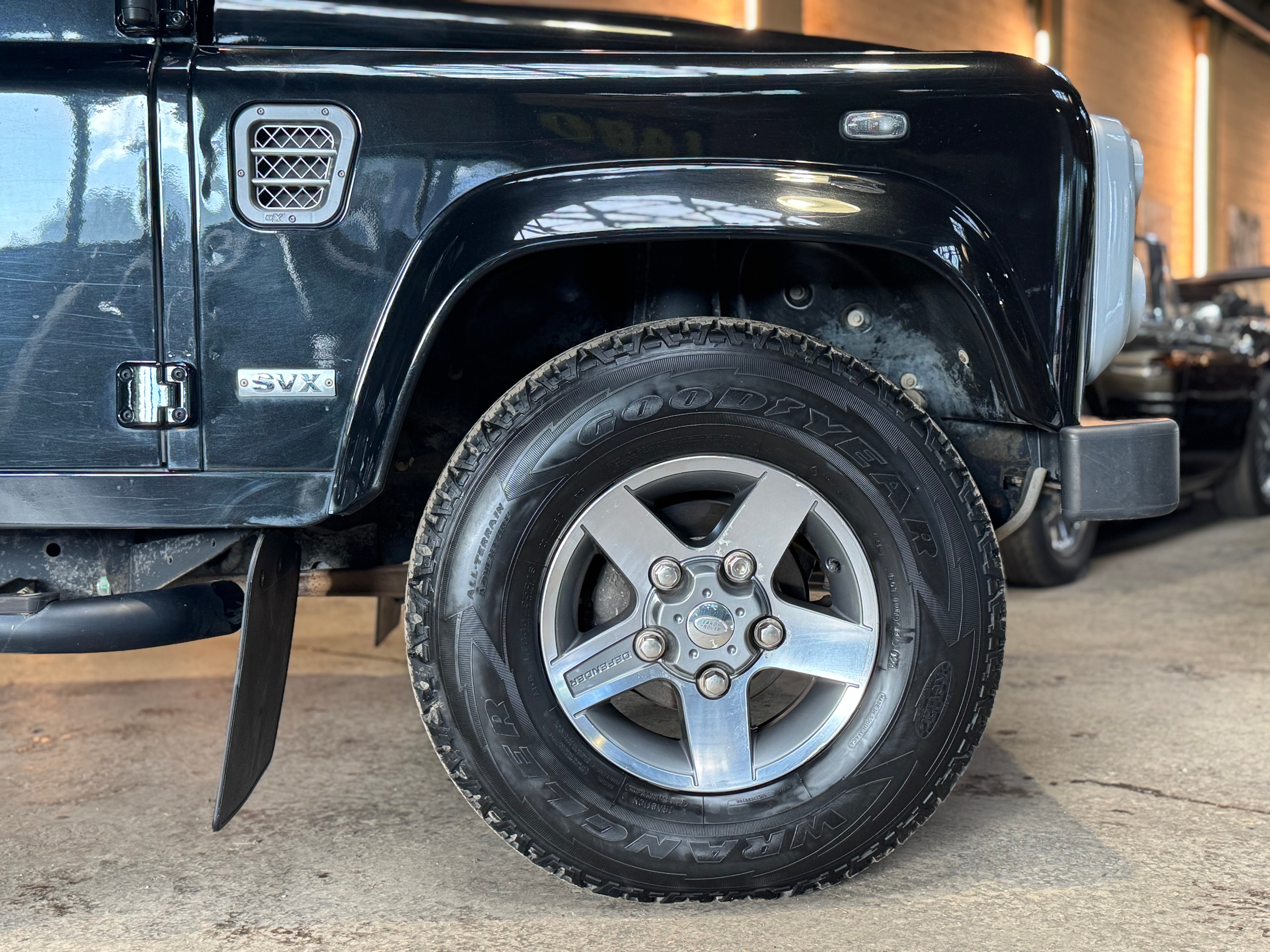 Land Rover Defender 110 Td4 SVX "60th Anniversary" 7 places