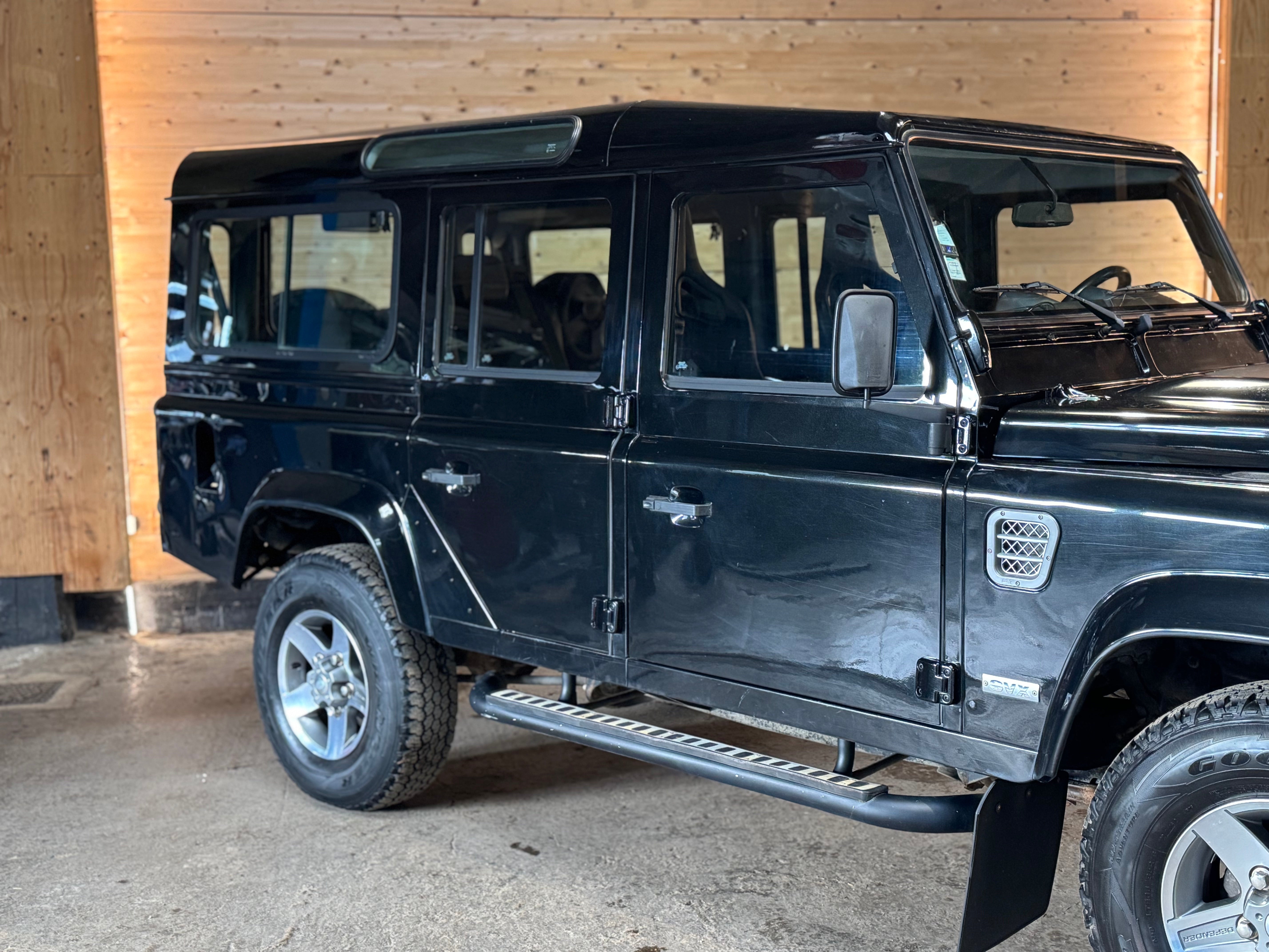 Land Rover Defender 110 Td4 SVX "60th Anniversary" 7 places