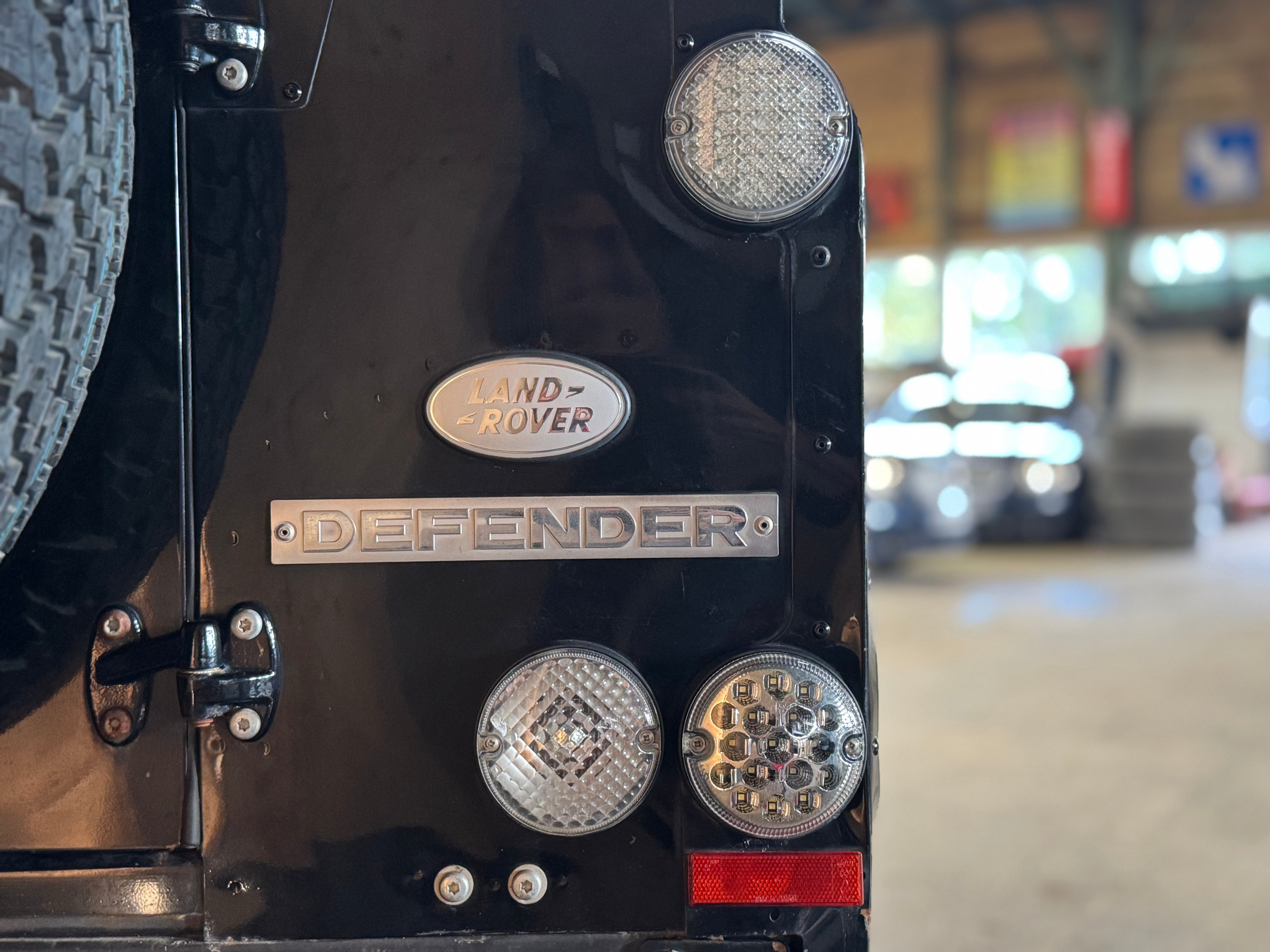 Land Rover Defender 110 Td4 SVX "60th Anniversary" 7 places