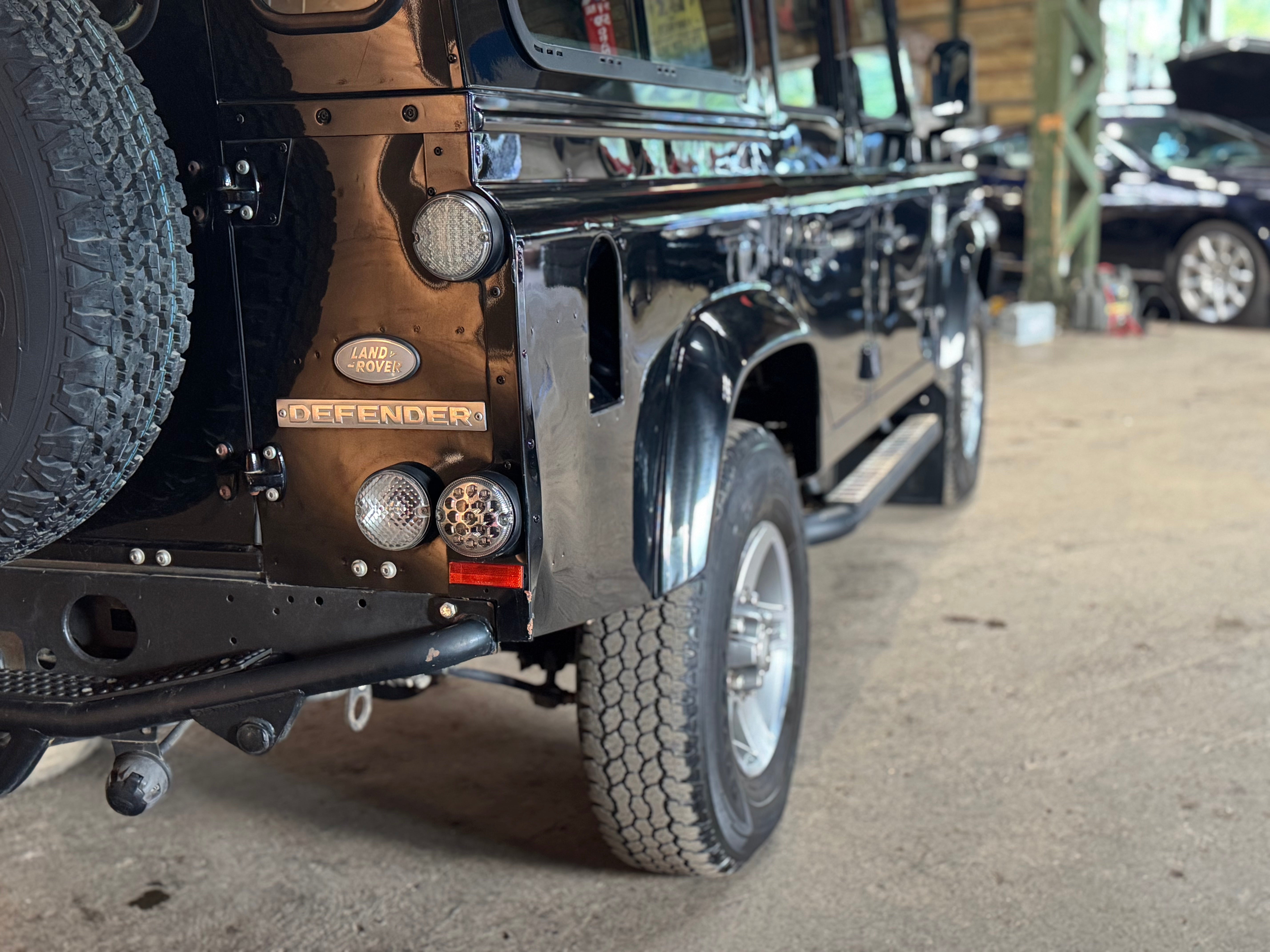 Land Rover Defender 110 Td4 SVX "60th Anniversary" 7 places