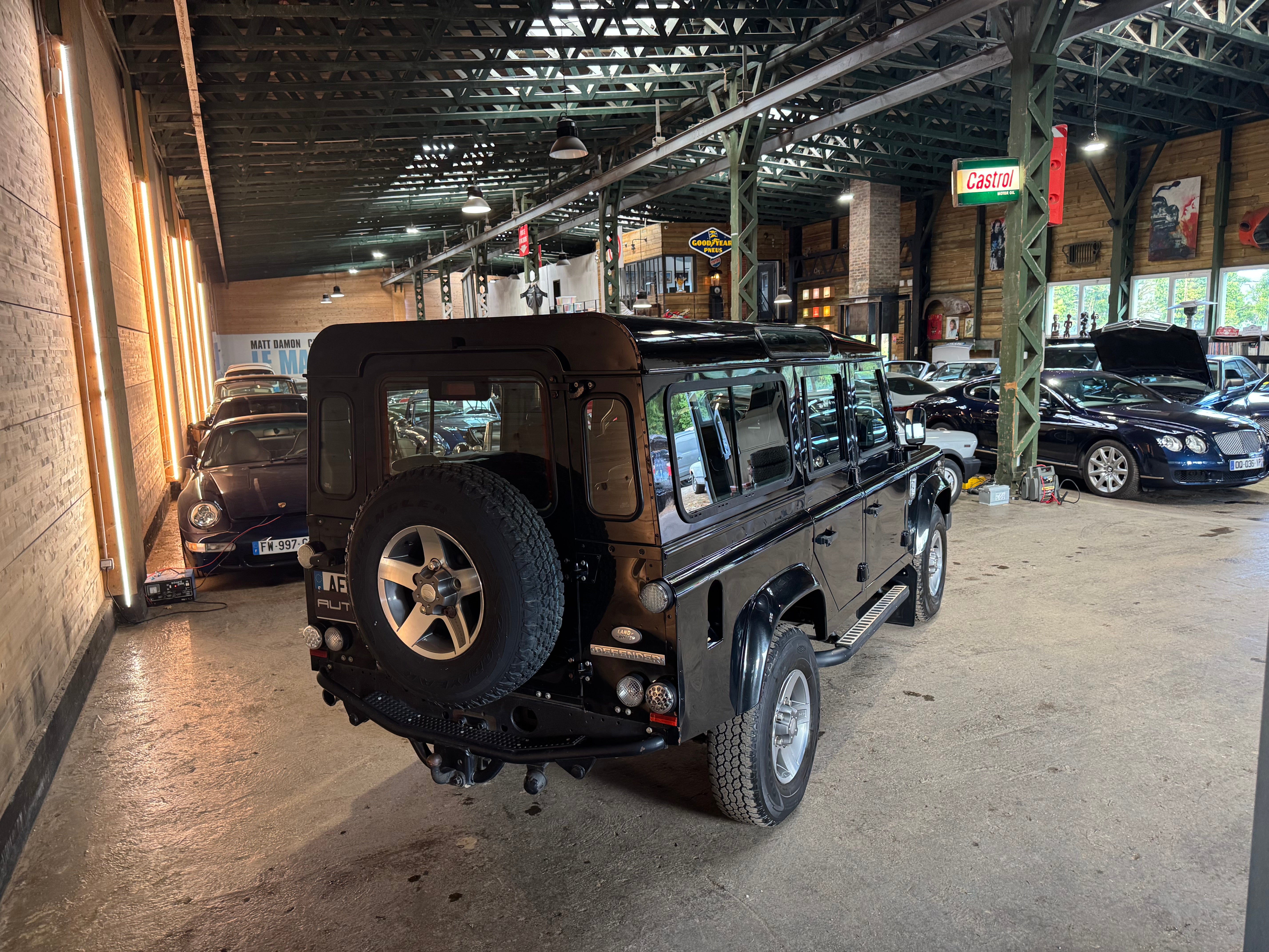 Land Rover Defender 110 Td4 SVX "60th Anniversary" 7 places