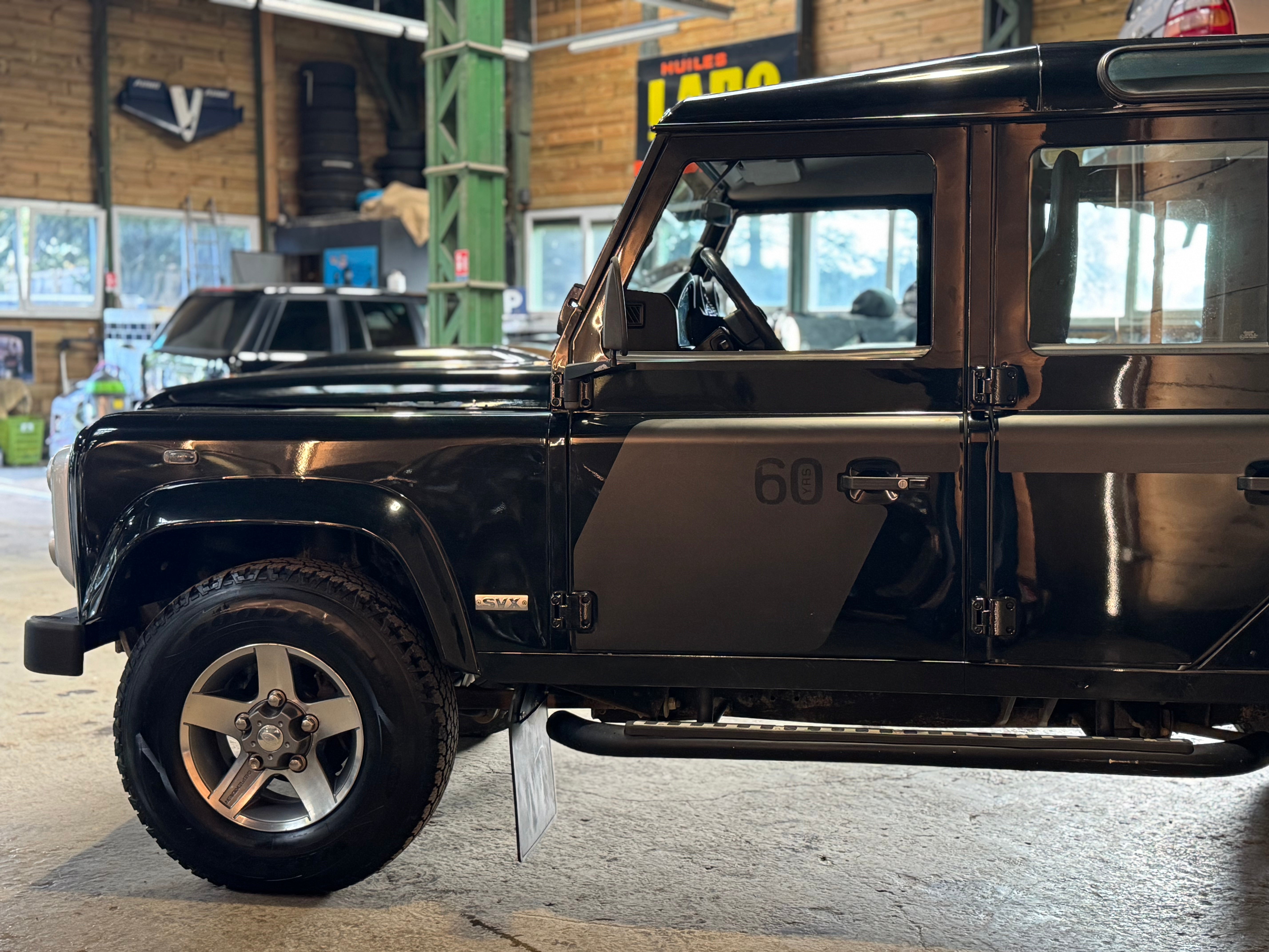 Land Rover Defender 110 Td4 SVX "60th Anniversary" 7 places