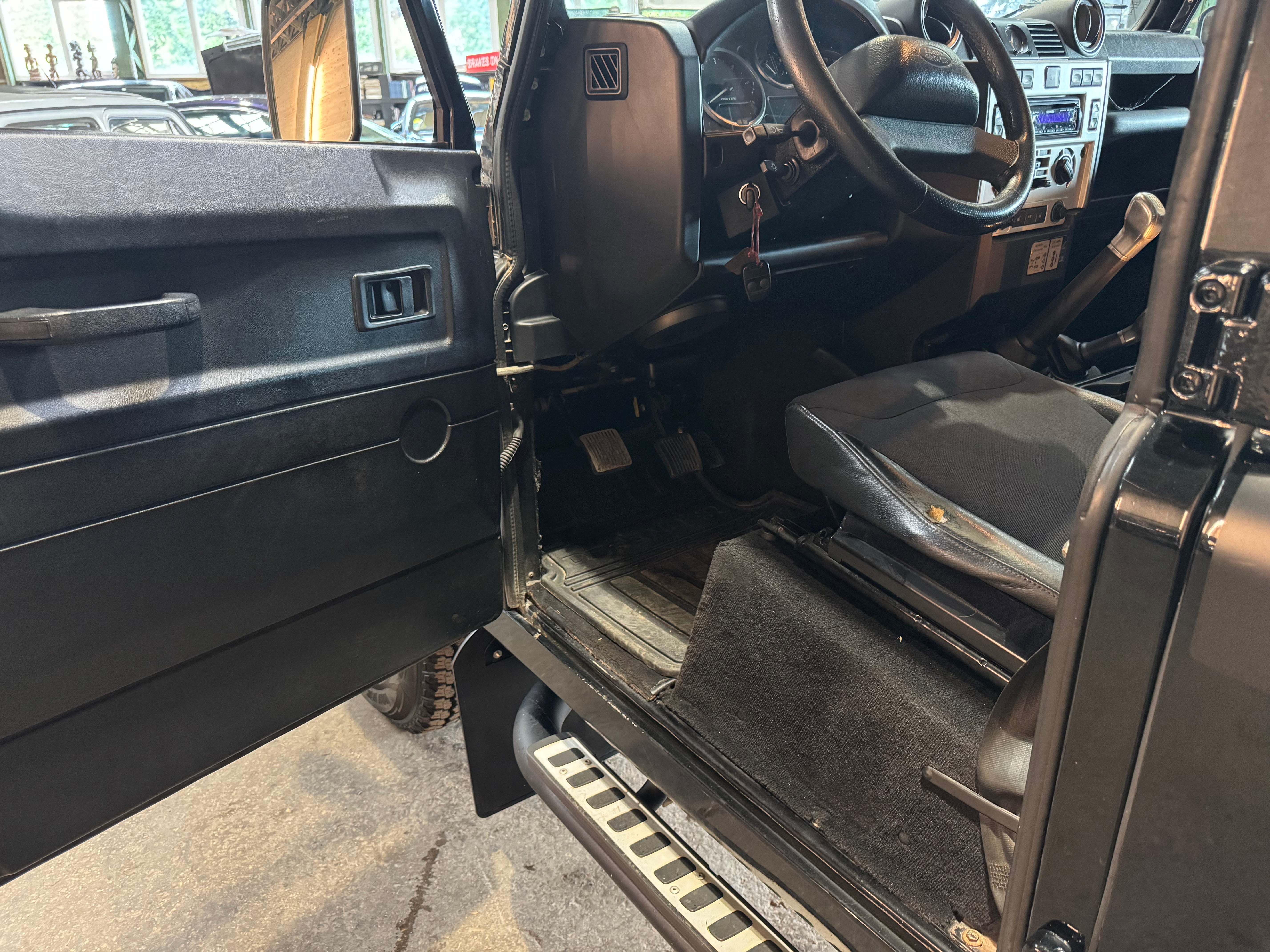 Land Rover Defender 110 Td4 SVX "60th Anniversary" 7 places