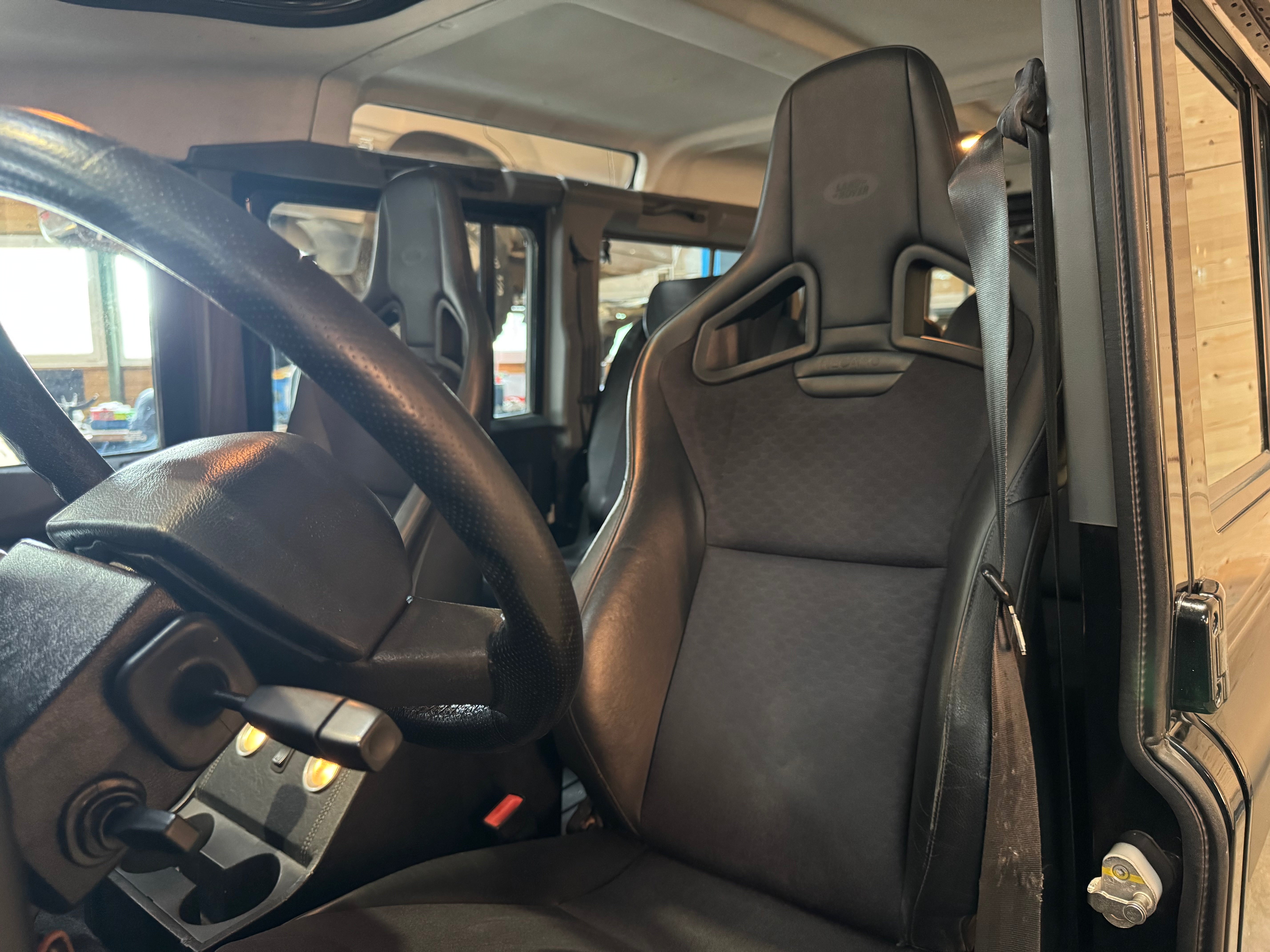 Land Rover Defender 110 Td4 SVX "60th Anniversary" 7 places