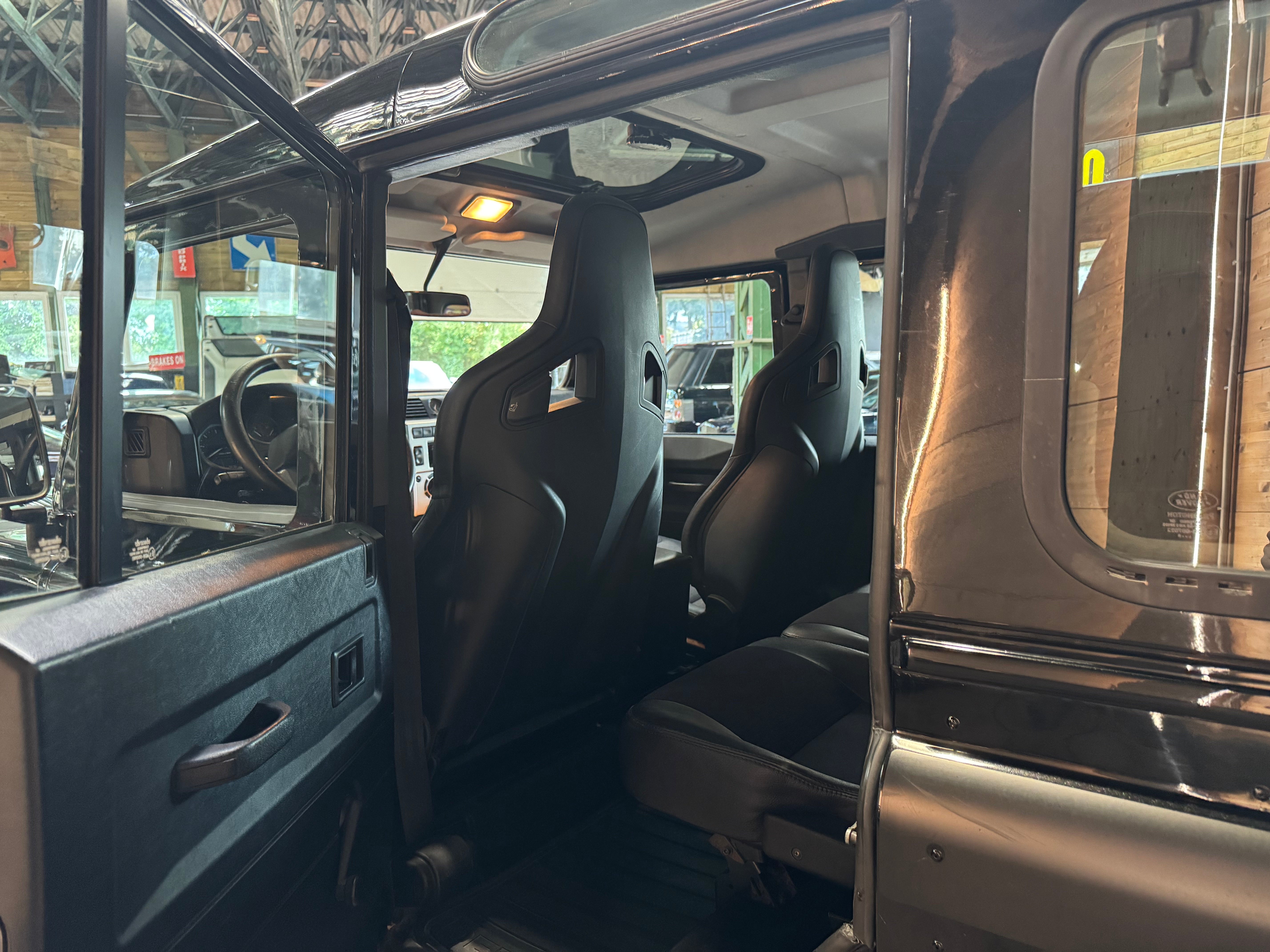 Land Rover Defender 110 Td4 SVX "60th Anniversary" 7 places