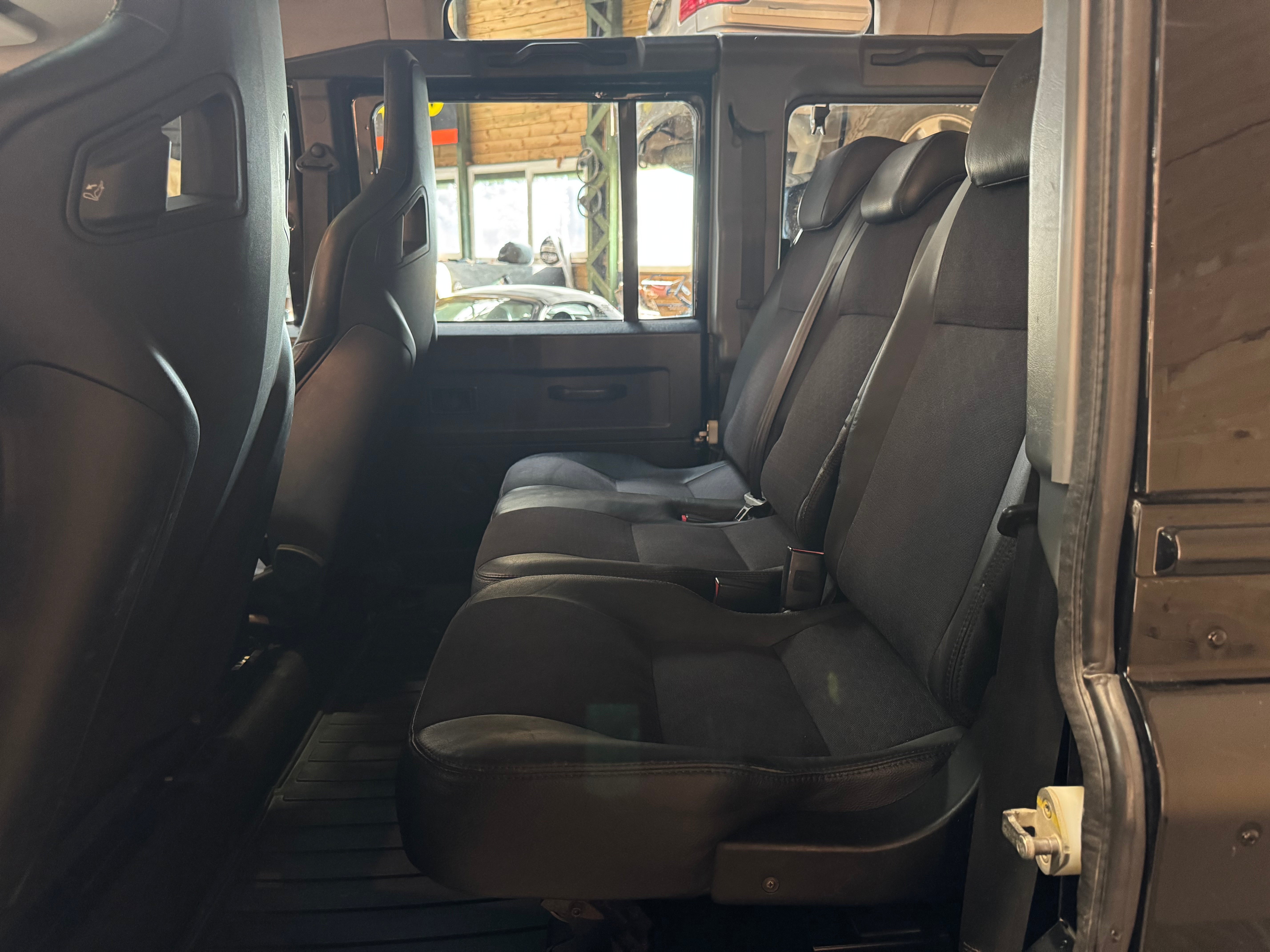 Land Rover Defender 110 Td4 SVX "60th Anniversary" 7 places