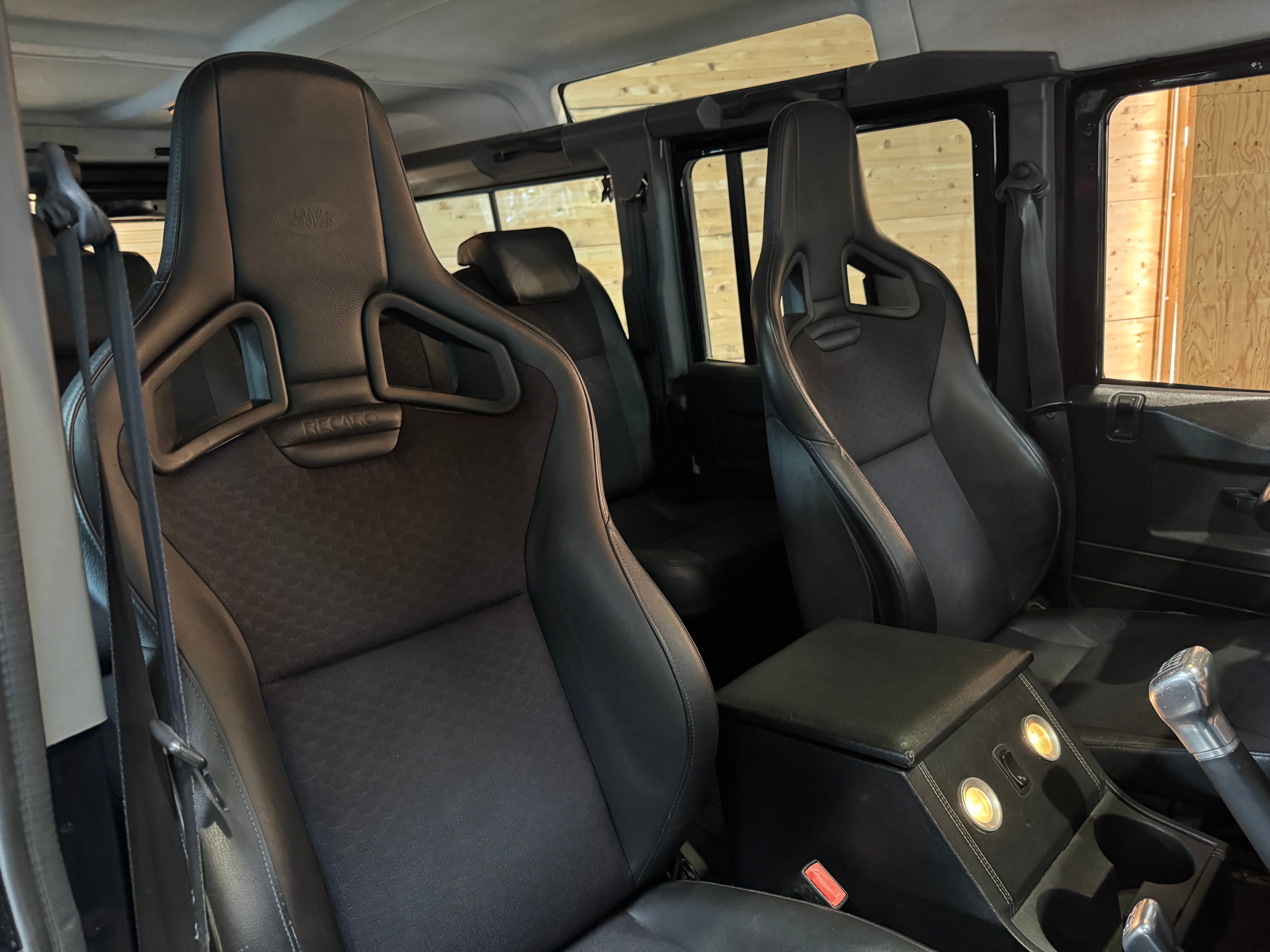 Land Rover Defender 110 Td4 SVX "60th Anniversary" 7 places