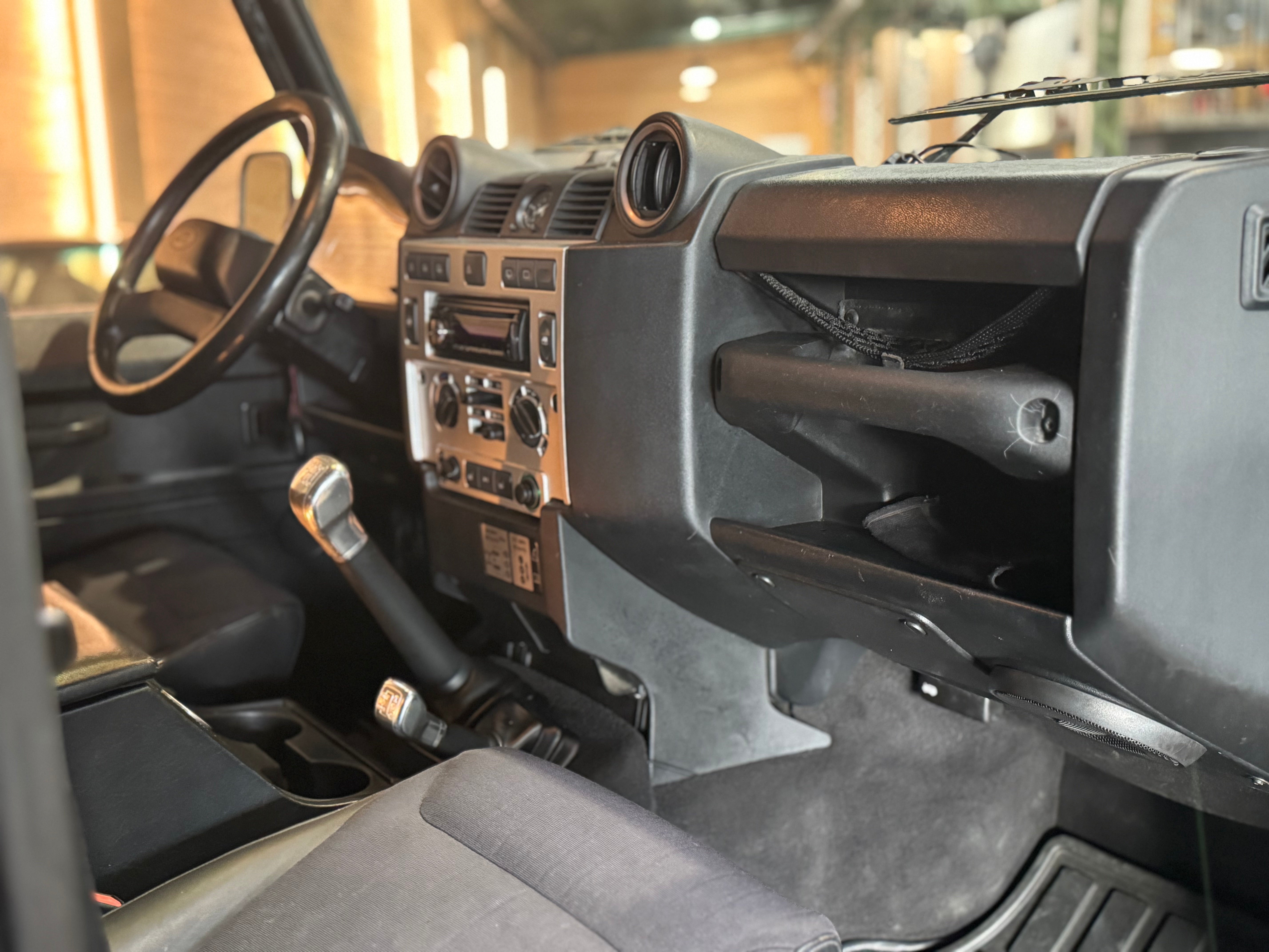 Land Rover Defender 110 Td4 SVX "60th Anniversary" 7 places
