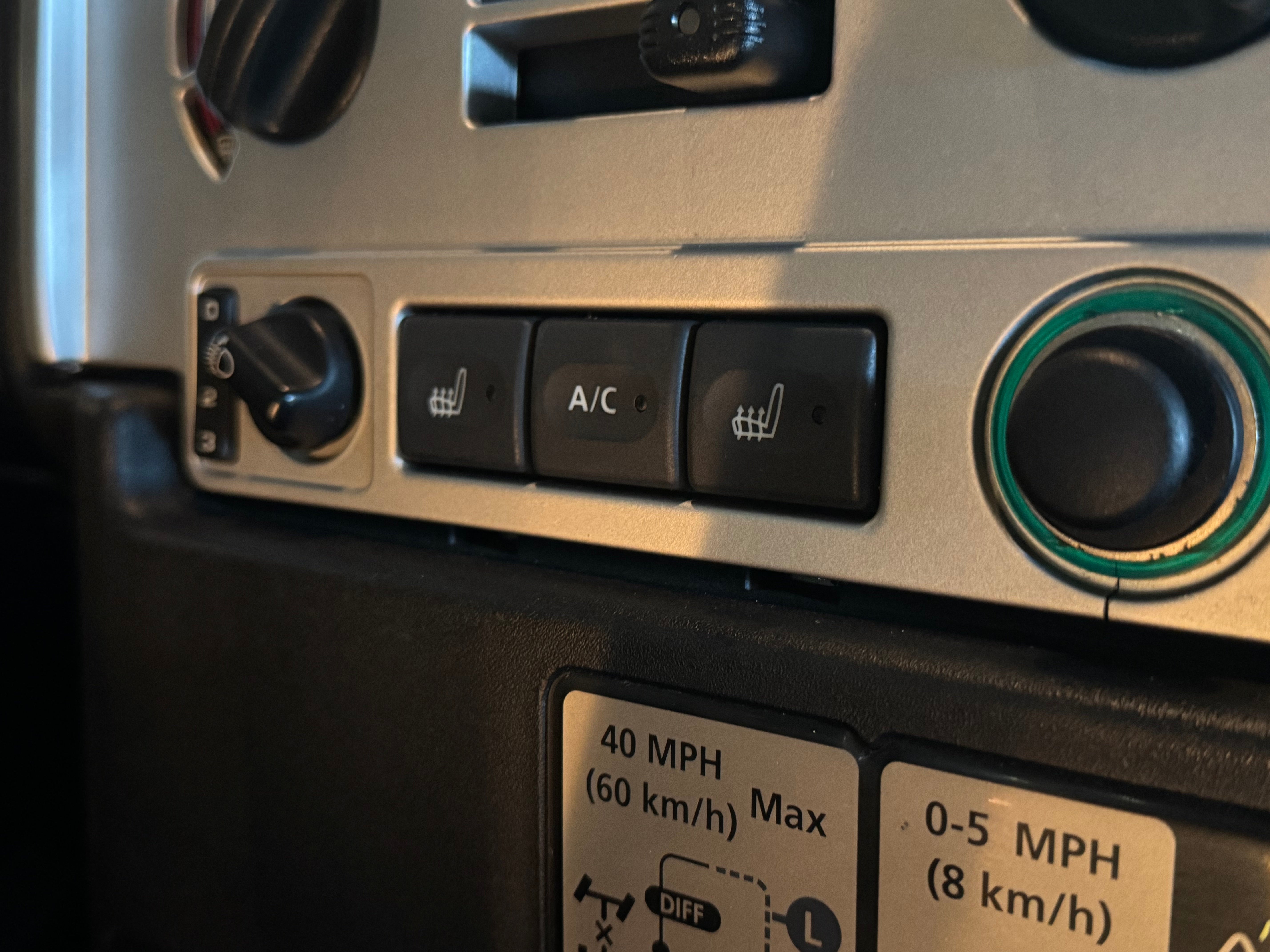 Land Rover Defender 110 Td4 SVX "60th Anniversary" 7 places