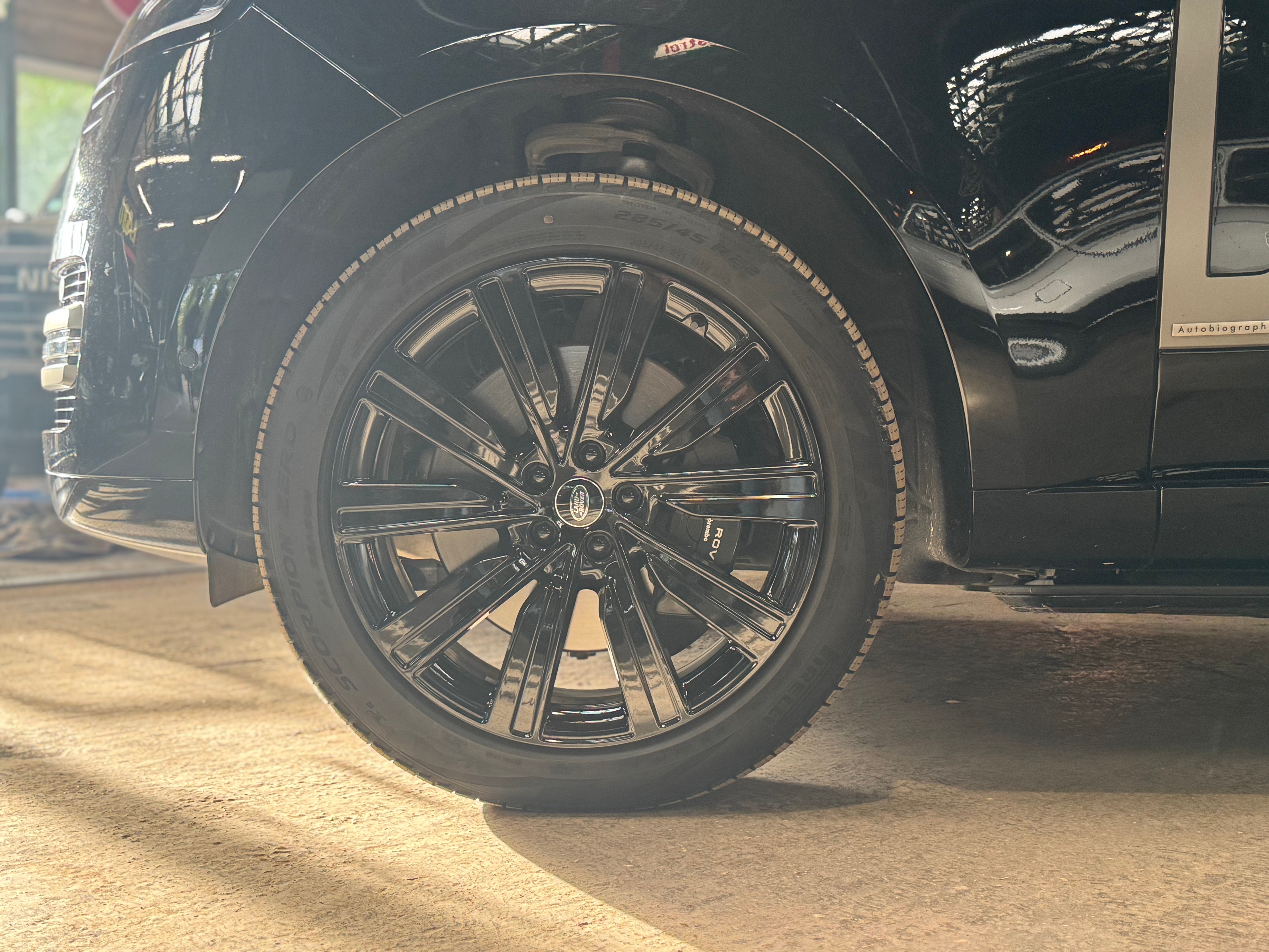 Land Rover Range Rover P550e Autobiography