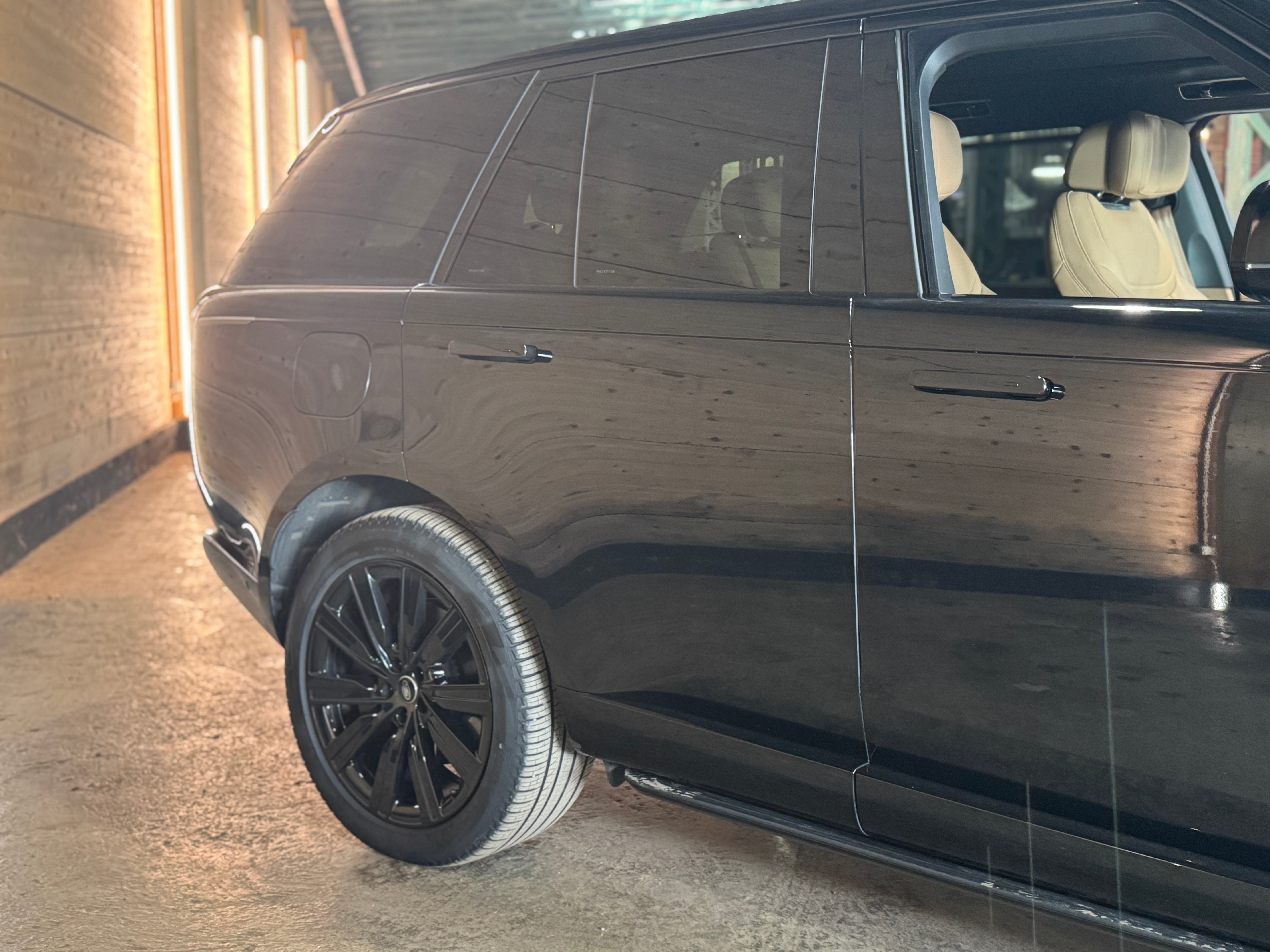 Land Rover Range Rover P550e Autobiography