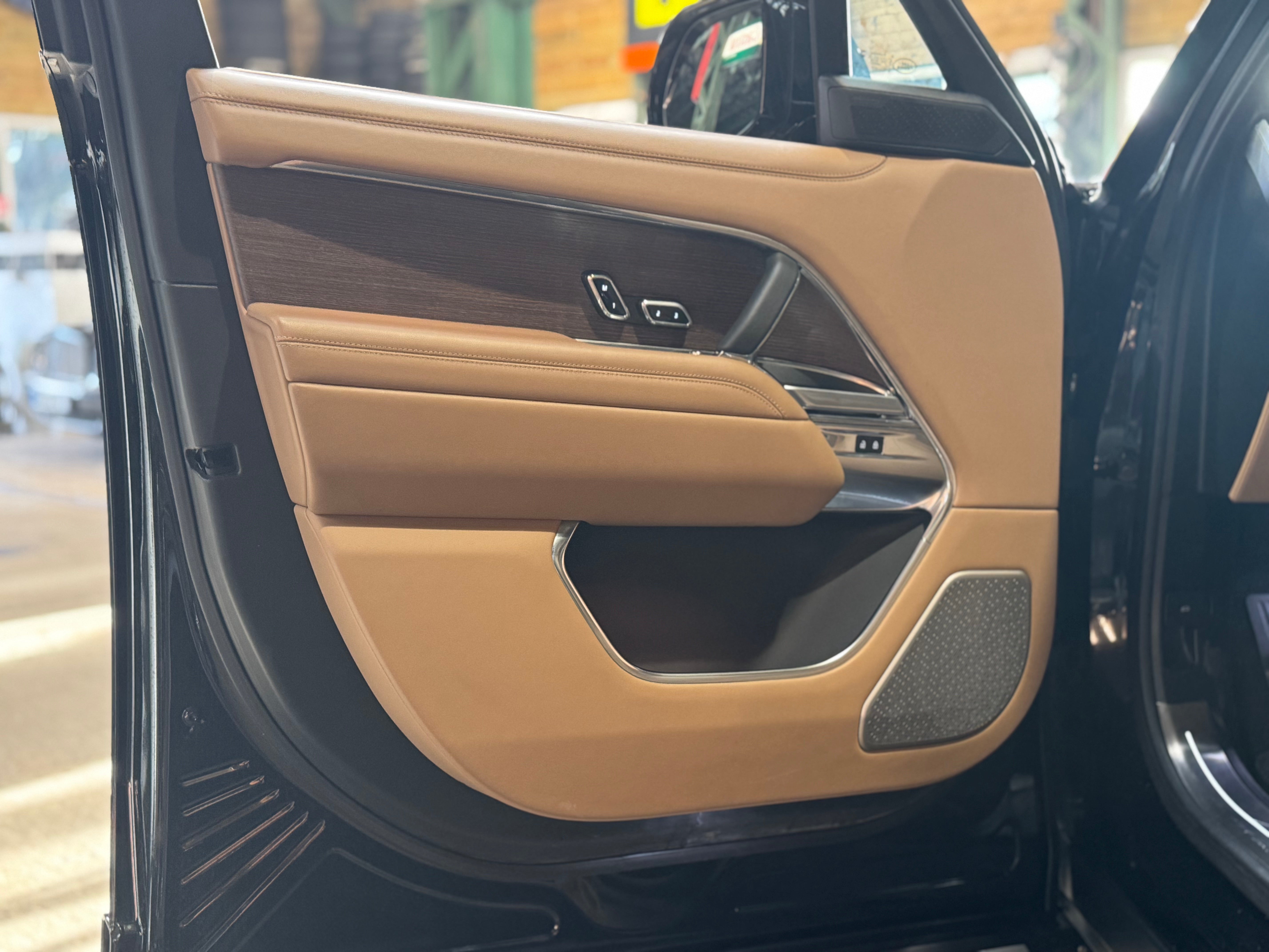 Land Rover Range Rover P550e Autobiography