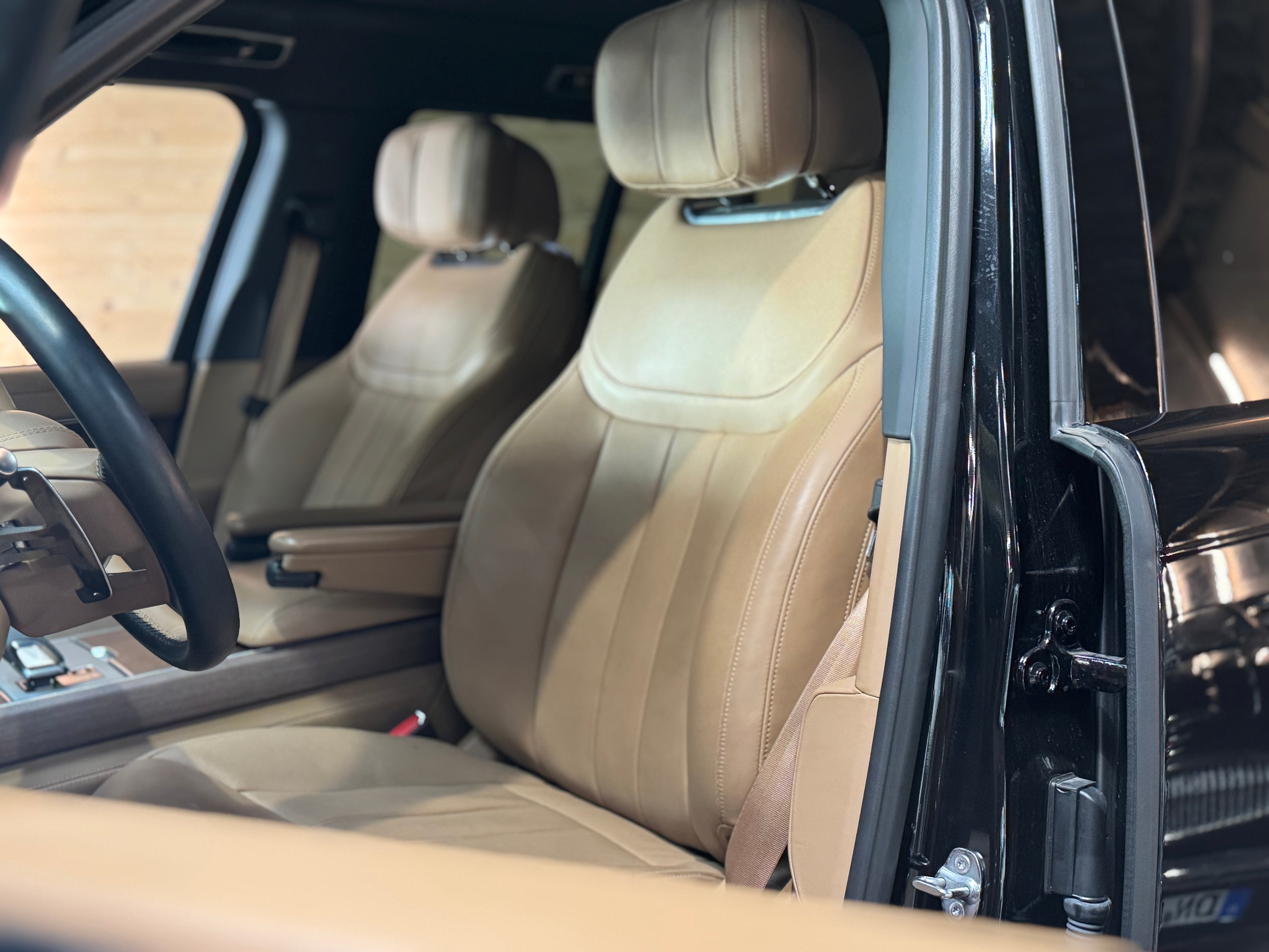 Land Rover Range Rover P550e Autobiography