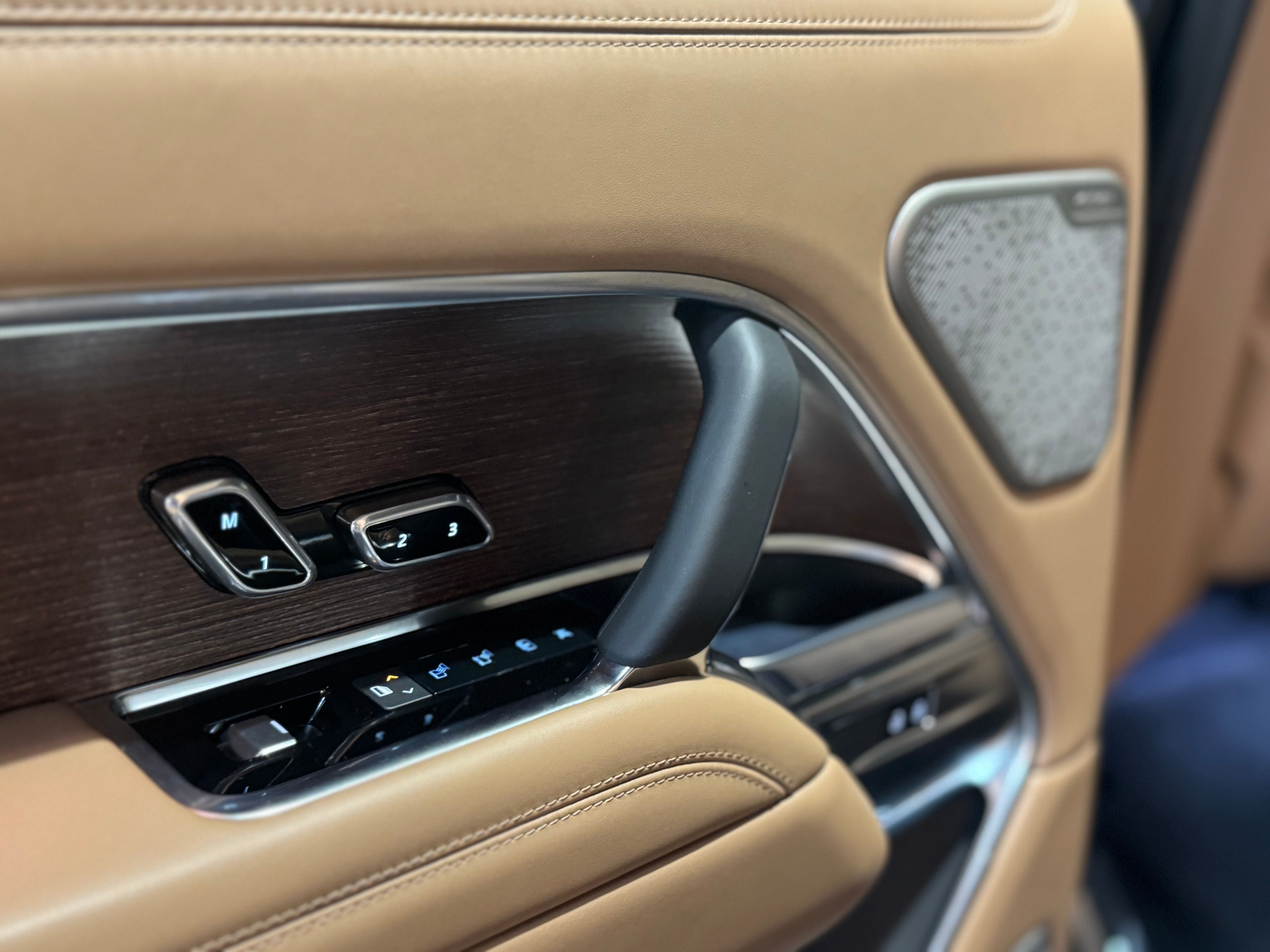 Land Rover Range Rover P550e Autobiography