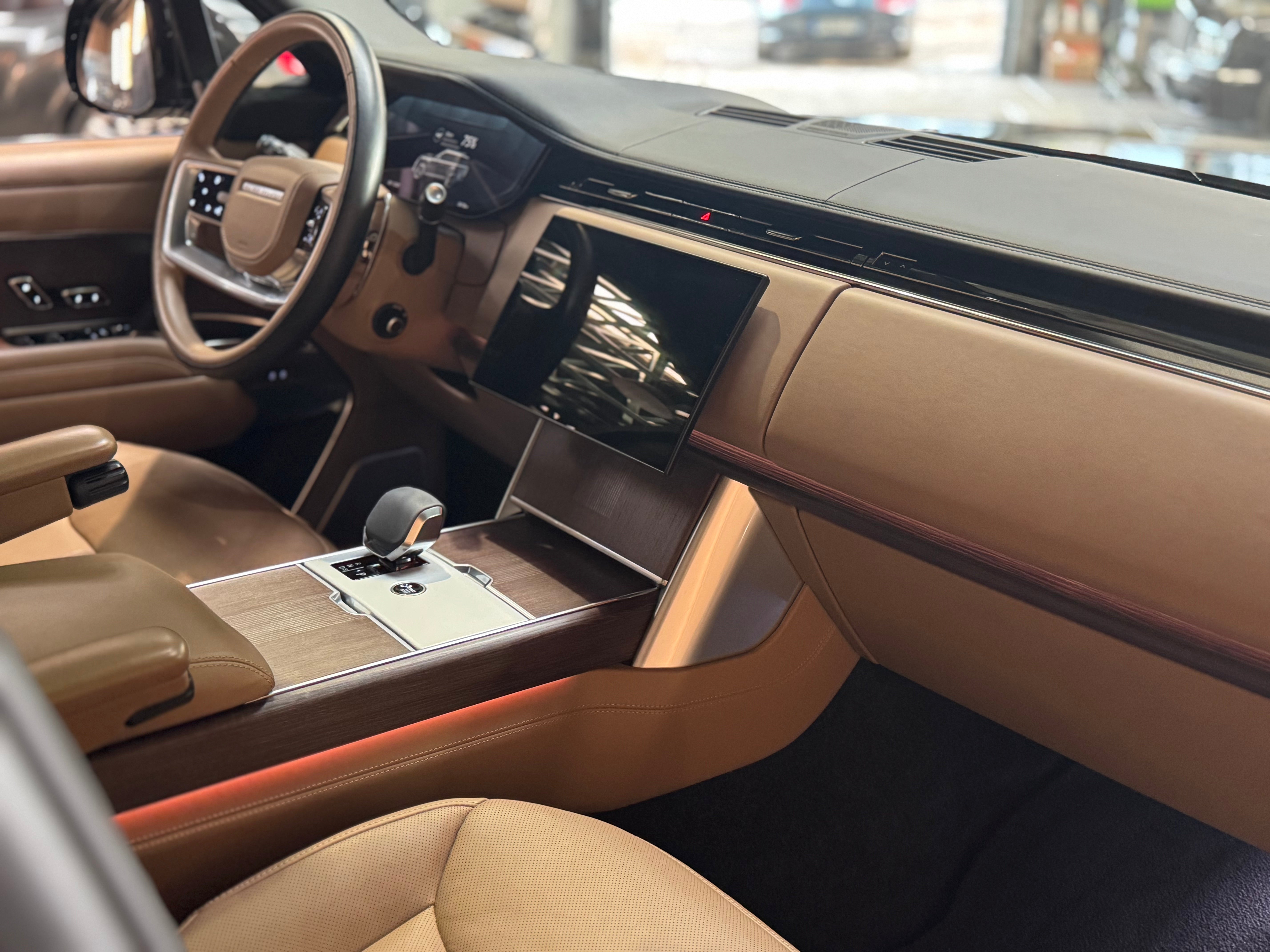 Land Rover Range Rover P550e Autobiography