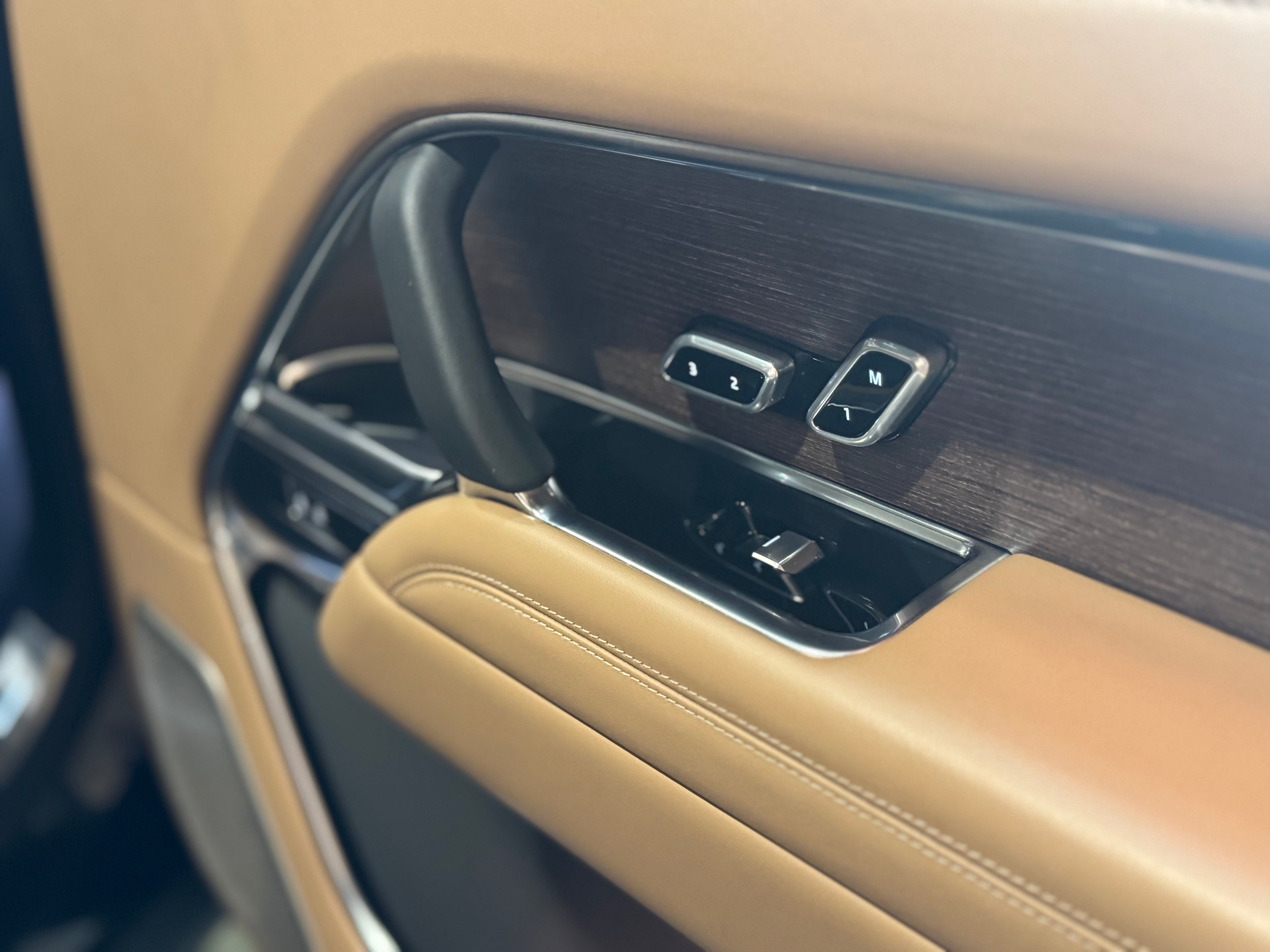 Land Rover Range Rover P550e Autobiography