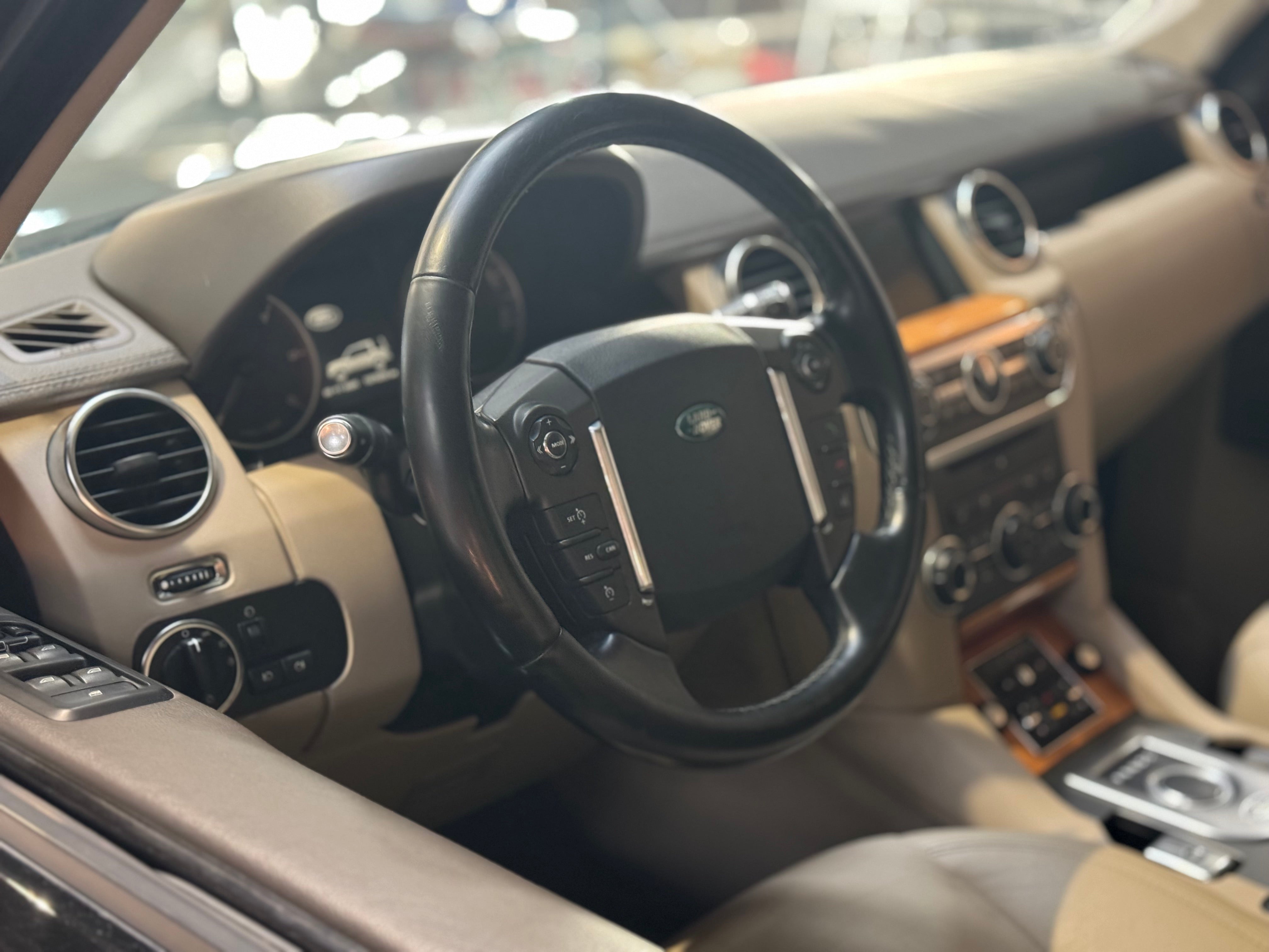 Land Rover Discovery IV SdV6 256ch HSE 7 places