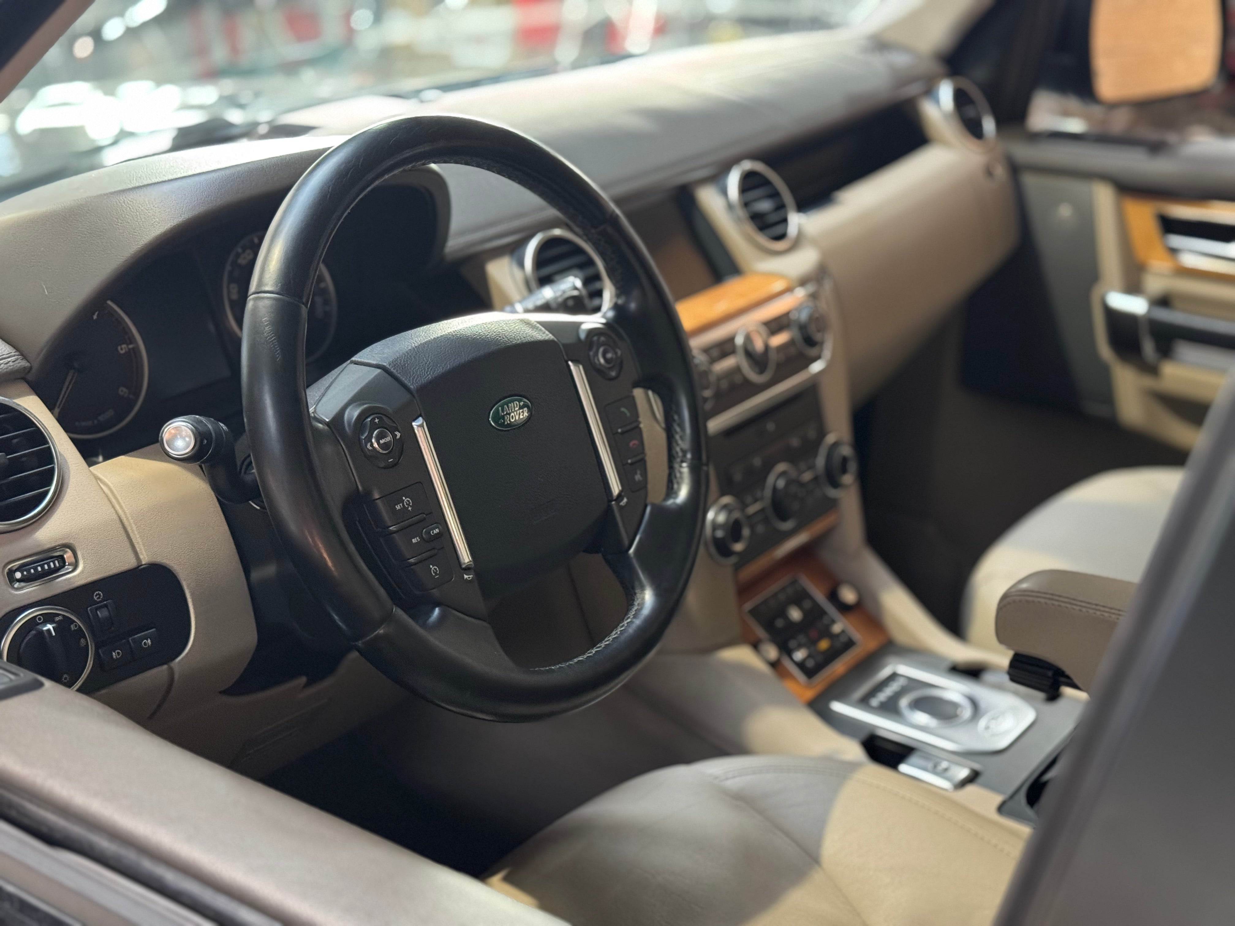 Land Rover Discovery IV SdV6 256ch HSE 7 places