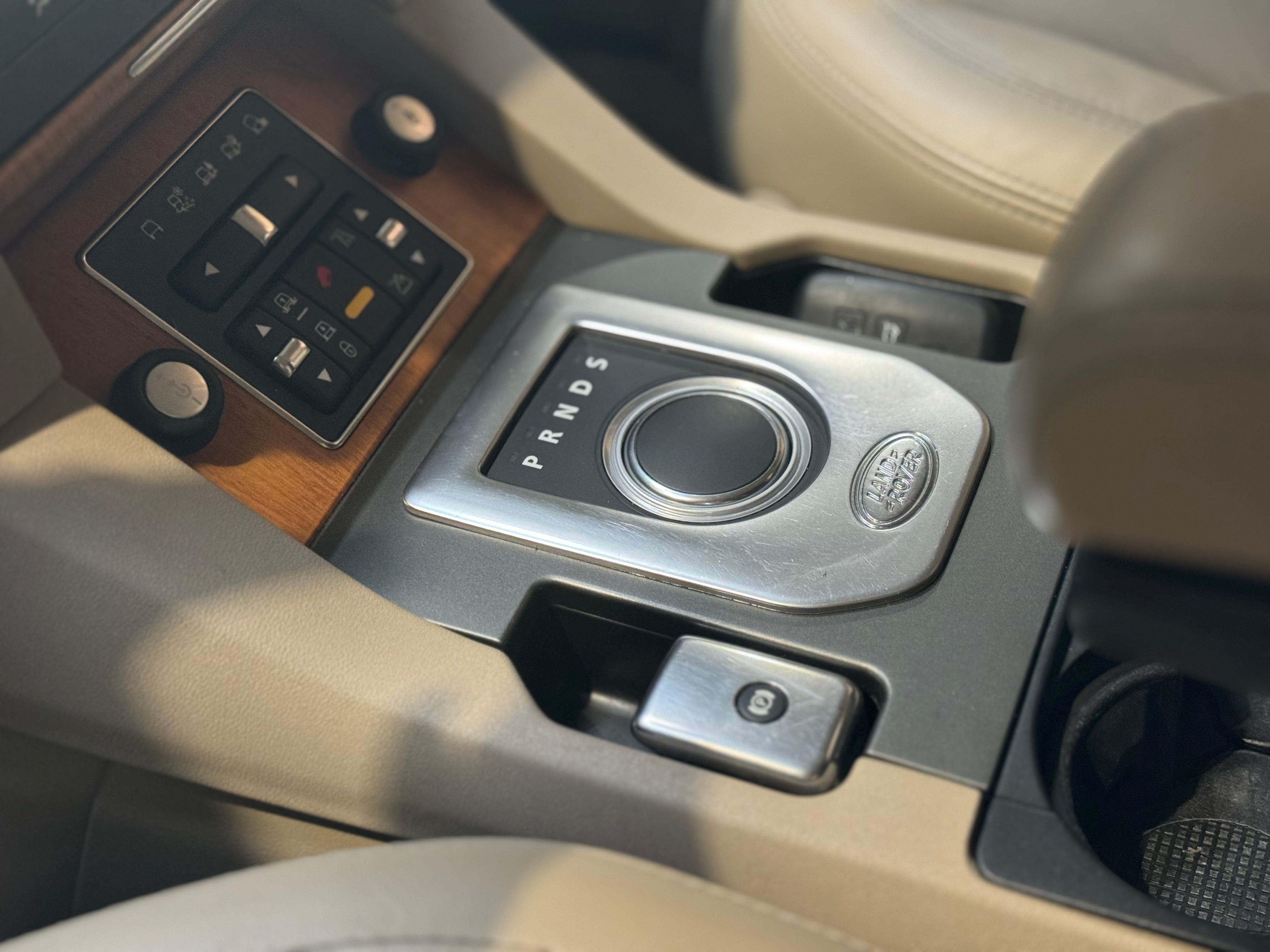 Land Rover Discovery IV SdV6 256ch HSE 7 places