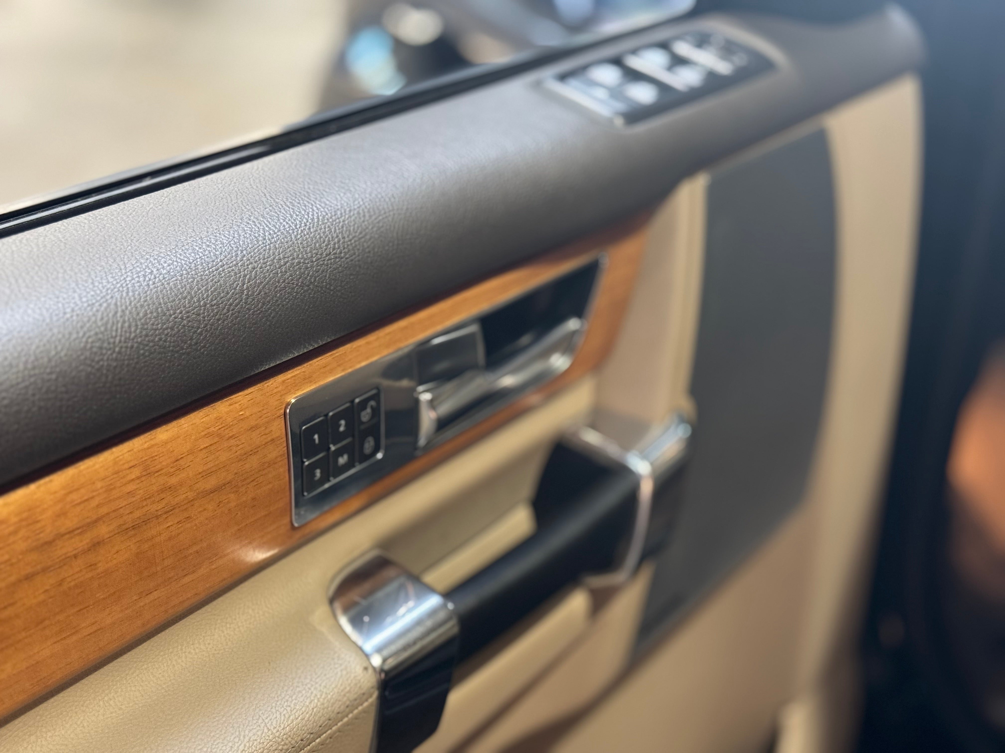 Land Rover Discovery IV SdV6 256ch HSE 7 places