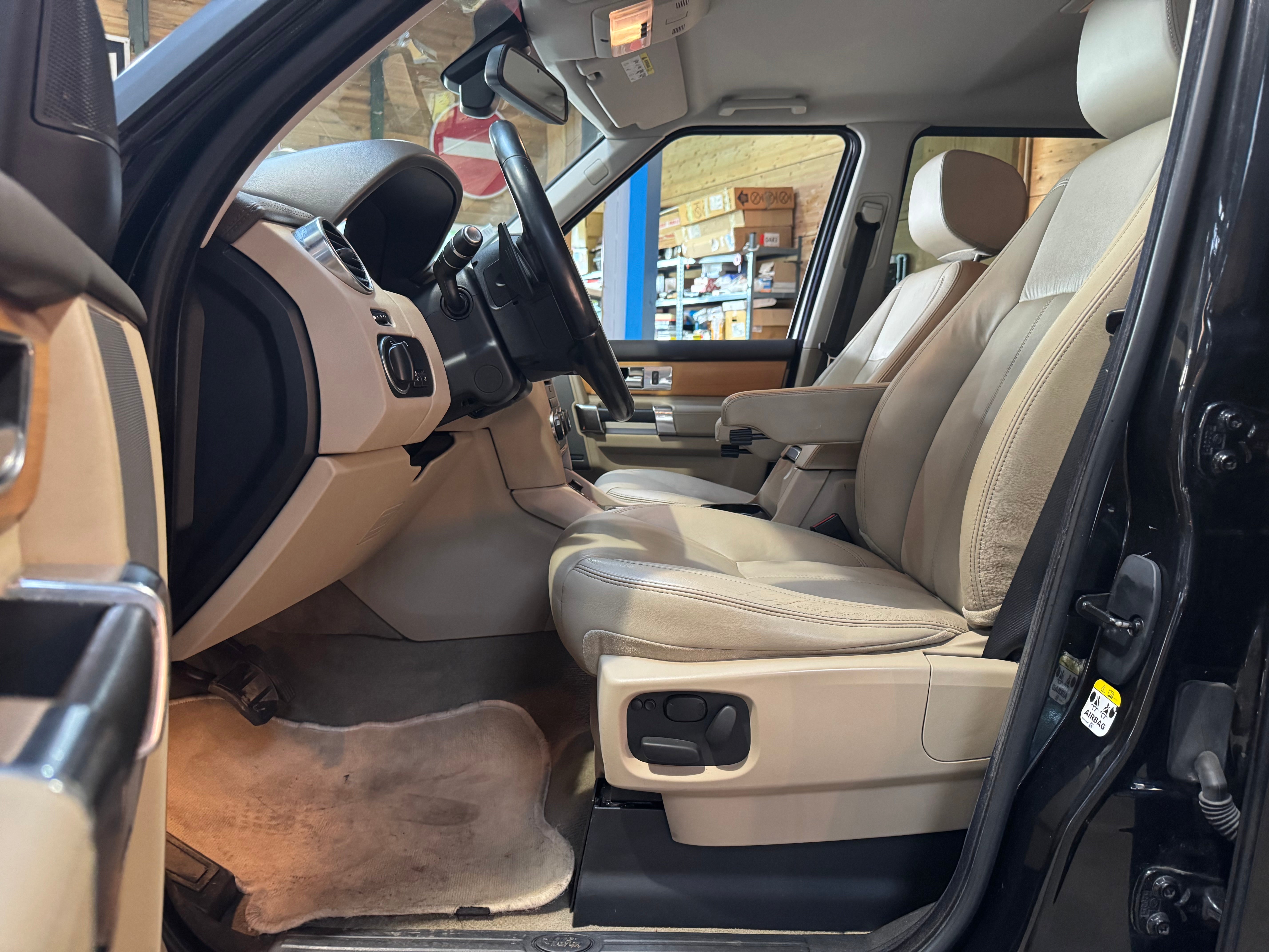 Land Rover Discovery IV SdV6 256ch HSE 7 places