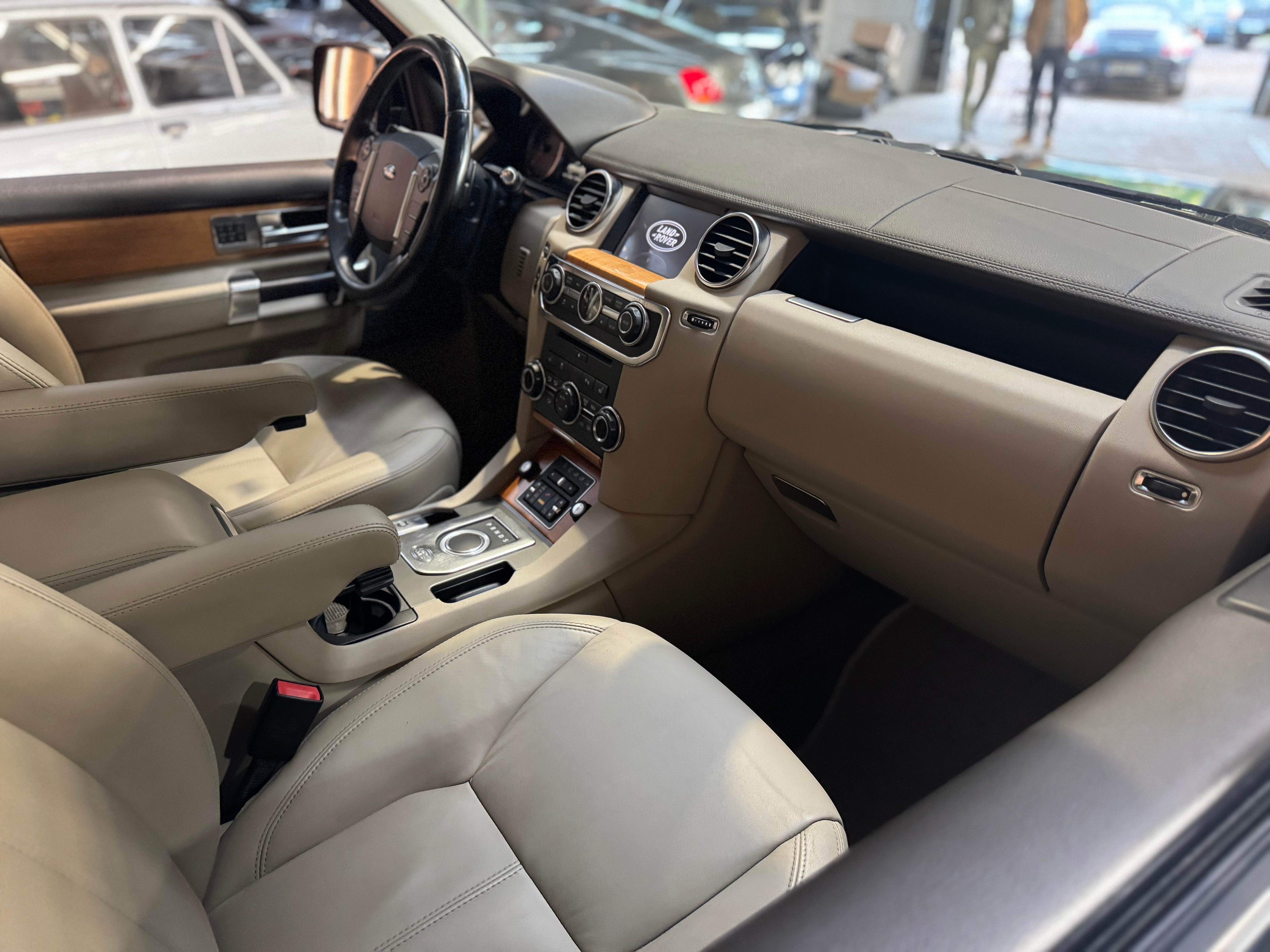 Land Rover Discovery IV SdV6 256ch HSE 7 places