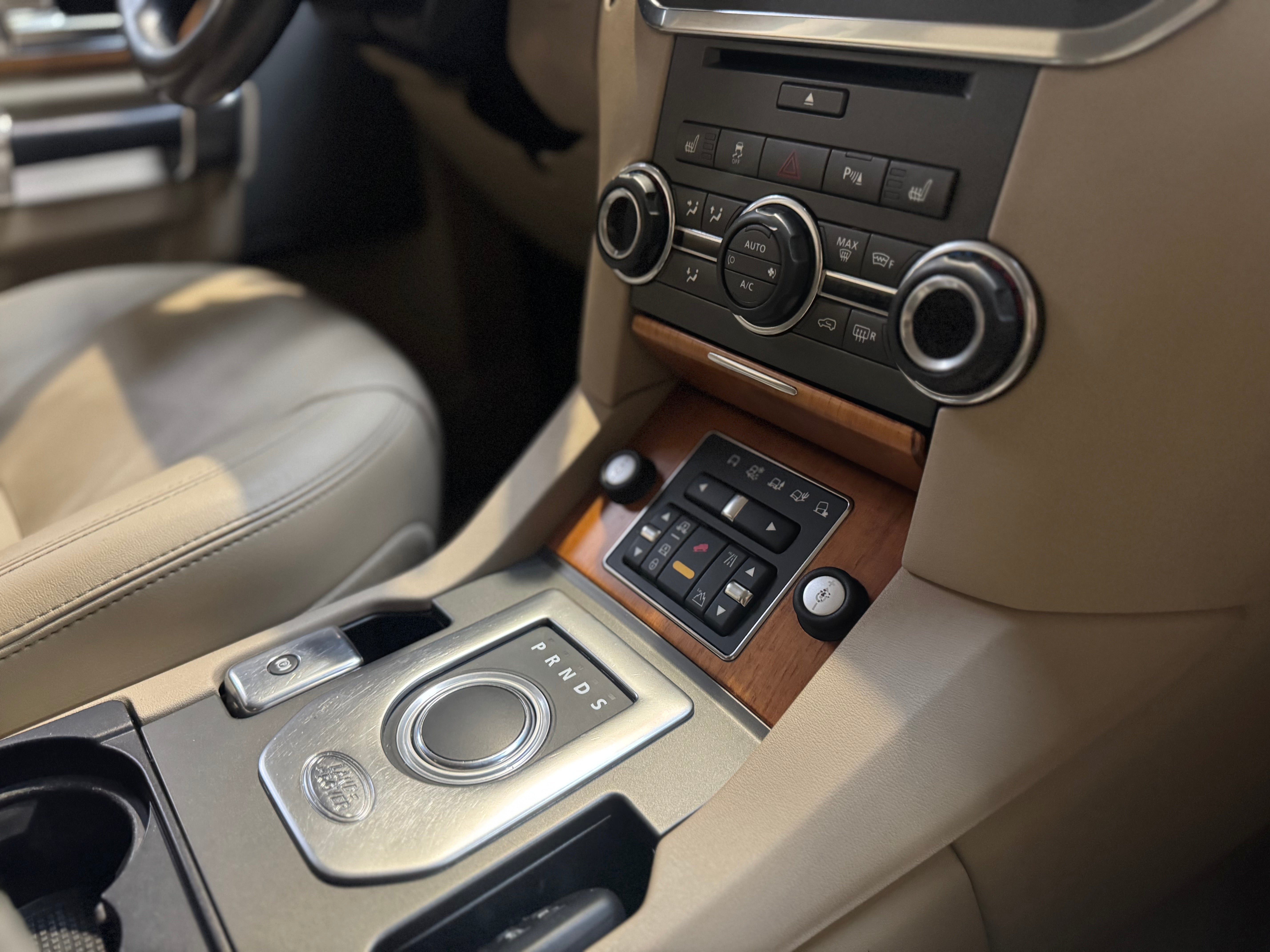 Land Rover Discovery IV SdV6 256ch HSE 7 places