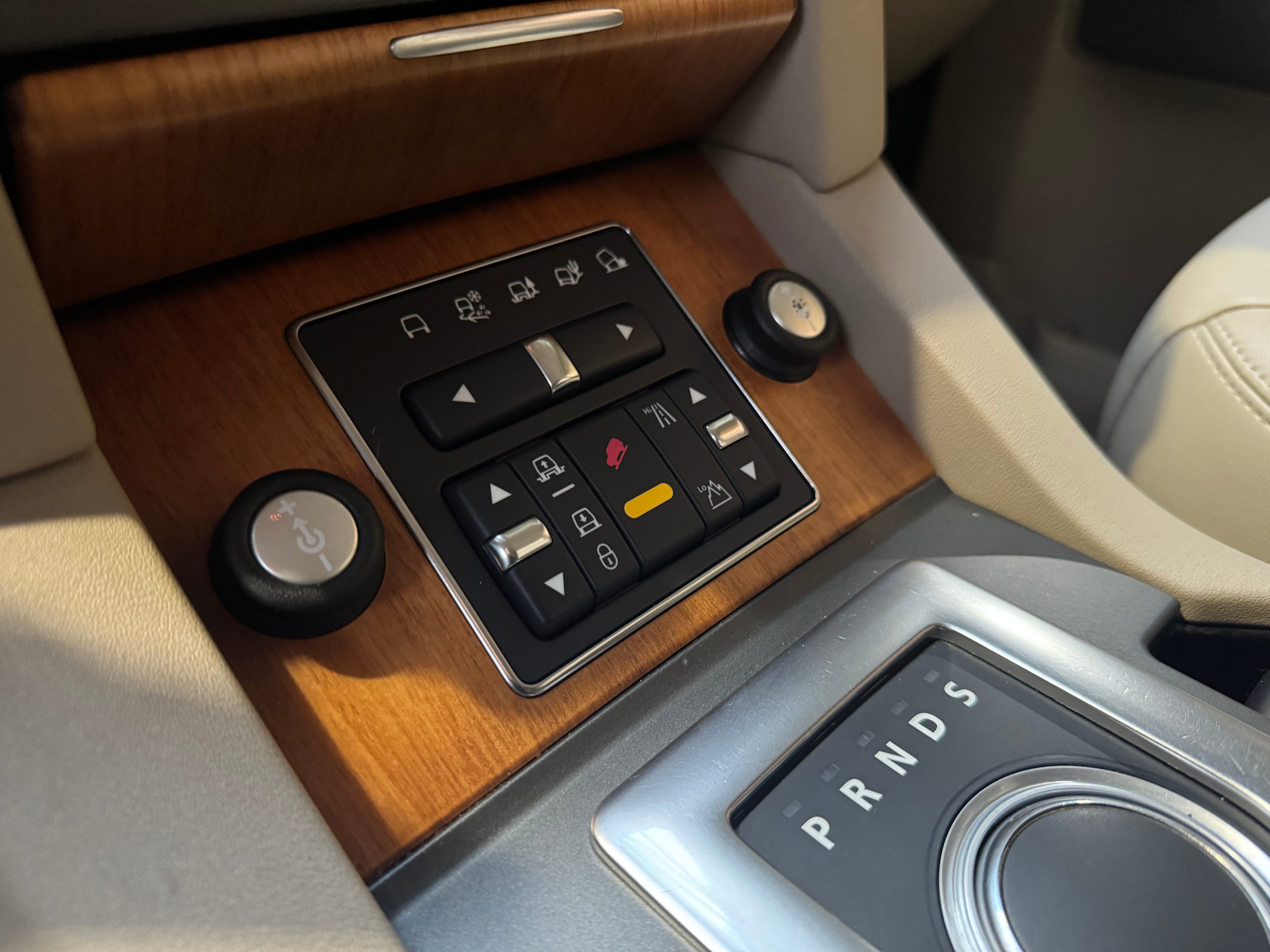 Land Rover Discovery IV SdV6 256ch HSE 7 places