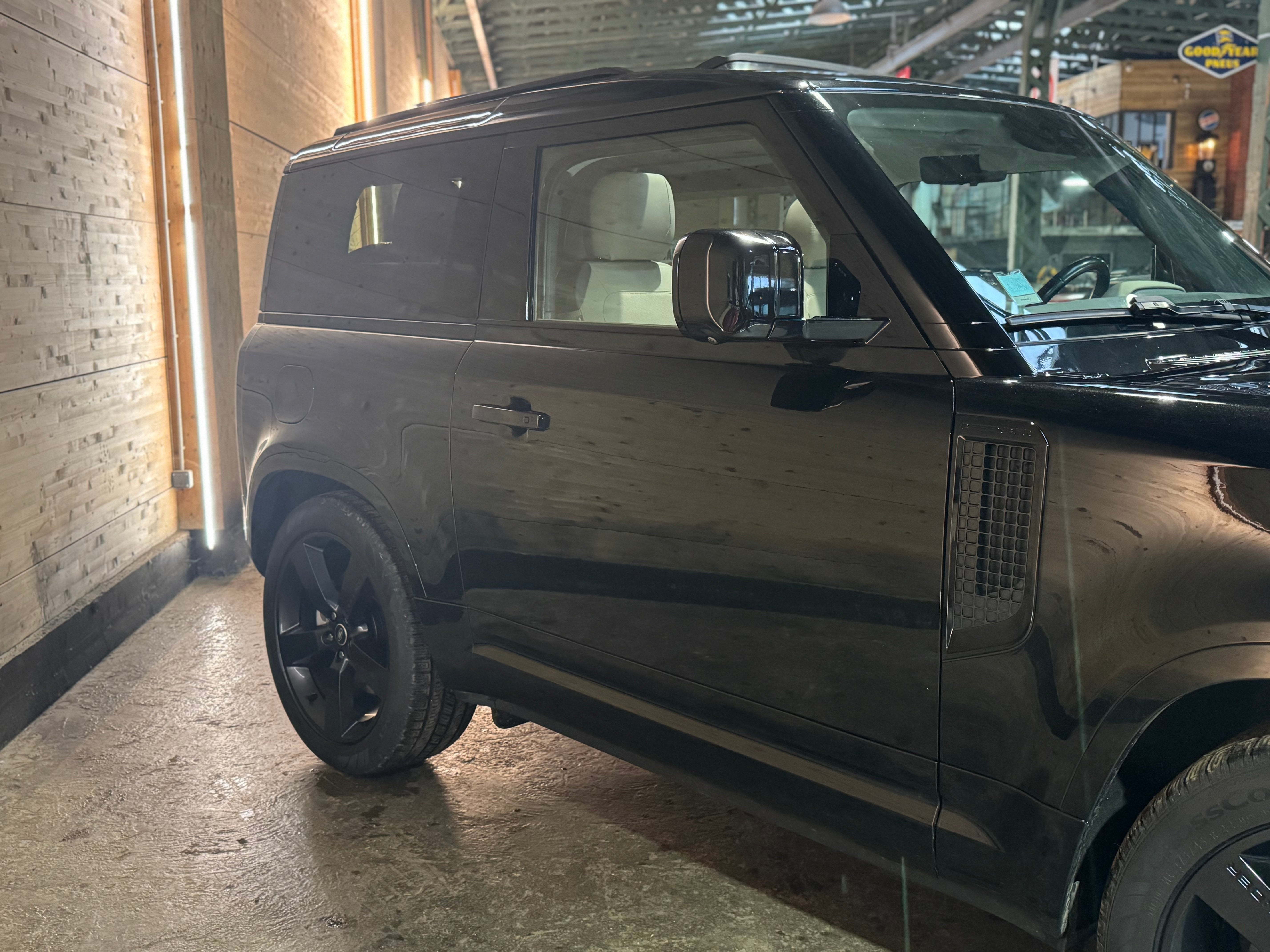 Land Rover Defender 90 D250 XS Edition